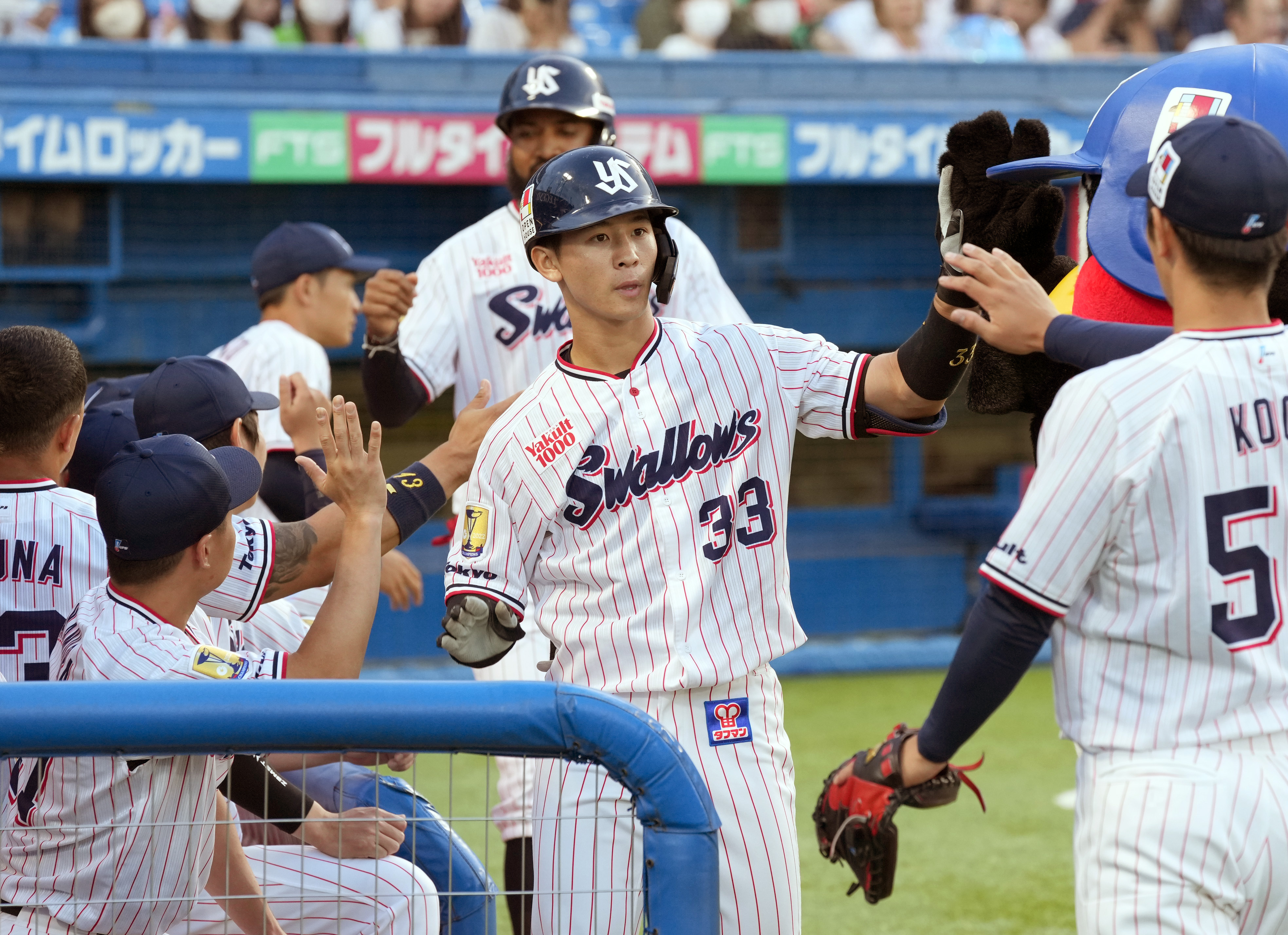 東京ヤクルトスワローズ 内山壮真 優勝記念 Tシャツ - 野球