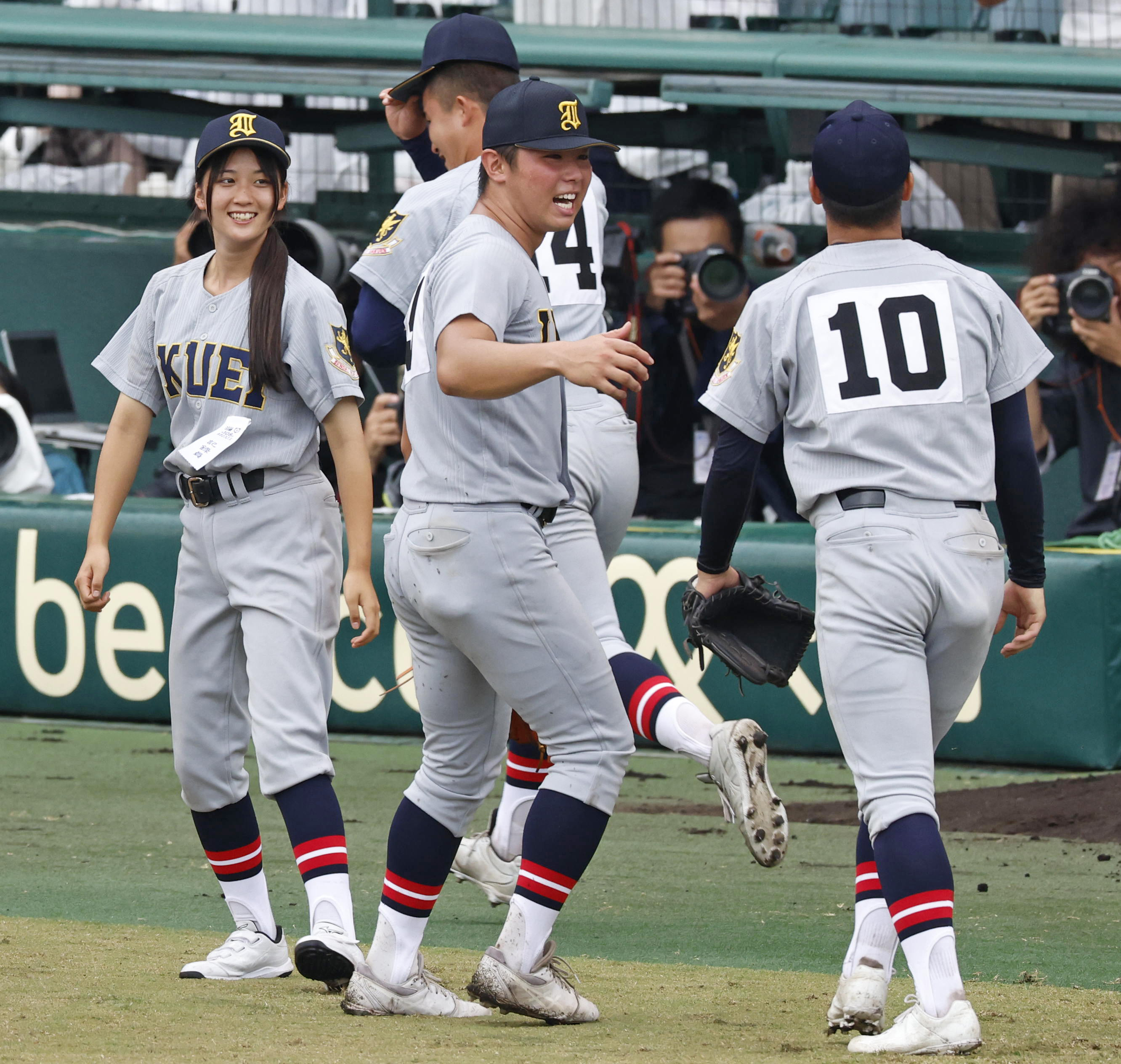仙台育英初の女子部員、星よつはマネジャーもベンチで16強喜ぶ 元巨人