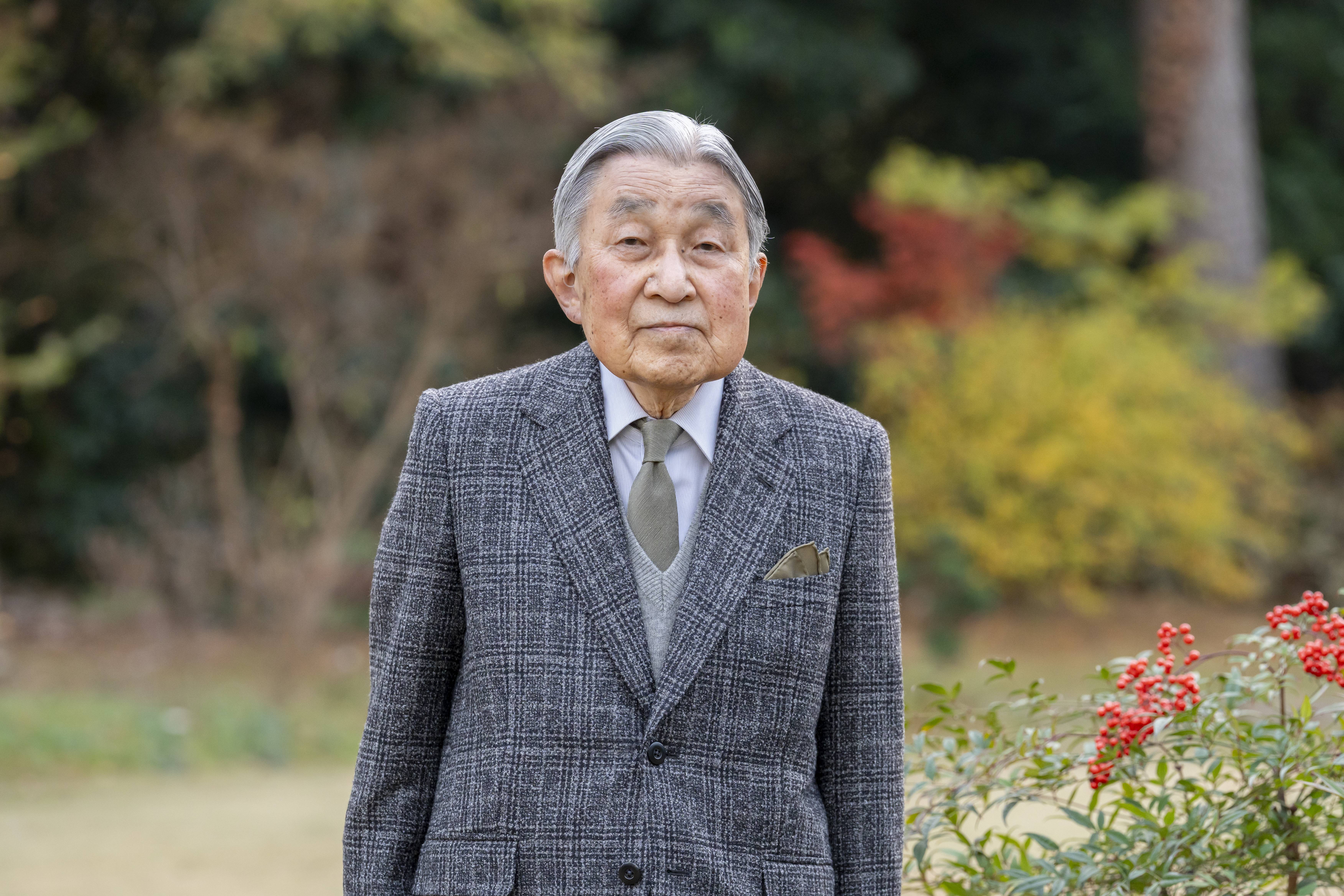 動画】上皇さまが92歳の誕生日お迎えに 戦後80年、静かにご慰霊 心臓の