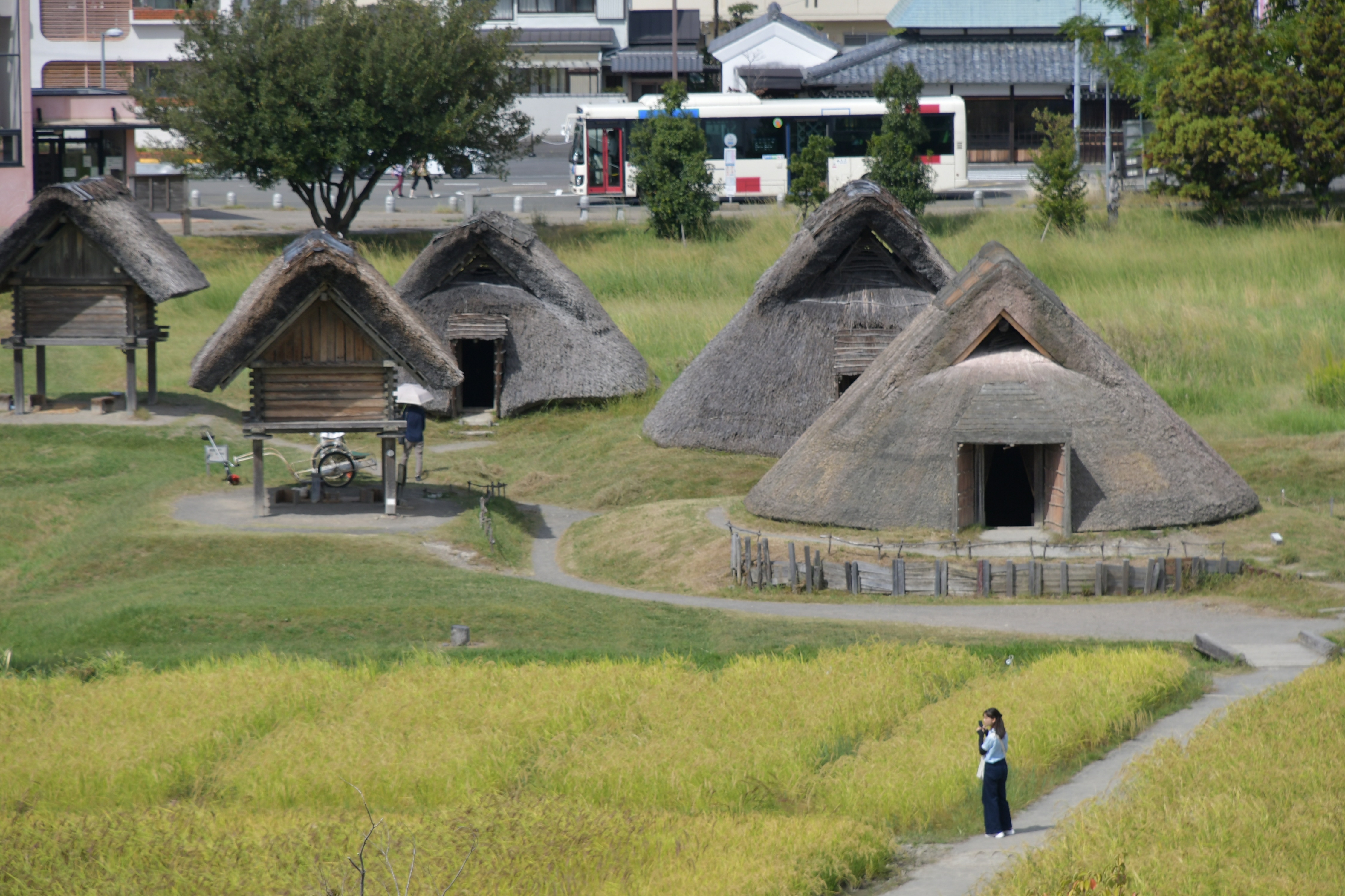 【昭和レトロ】登呂遺跡 復元住居＆復元倉庫 2点セット ミニチュア模型 静岡土産 登呂遺跡、弥生時代の生活再現味 稲作や土器づくりの体験も 静岡市 味
