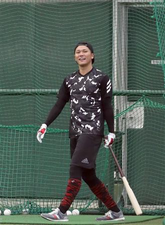 巨人 坂本勇 合同自主トレ初日は打で守で３時間汗 サンスポ