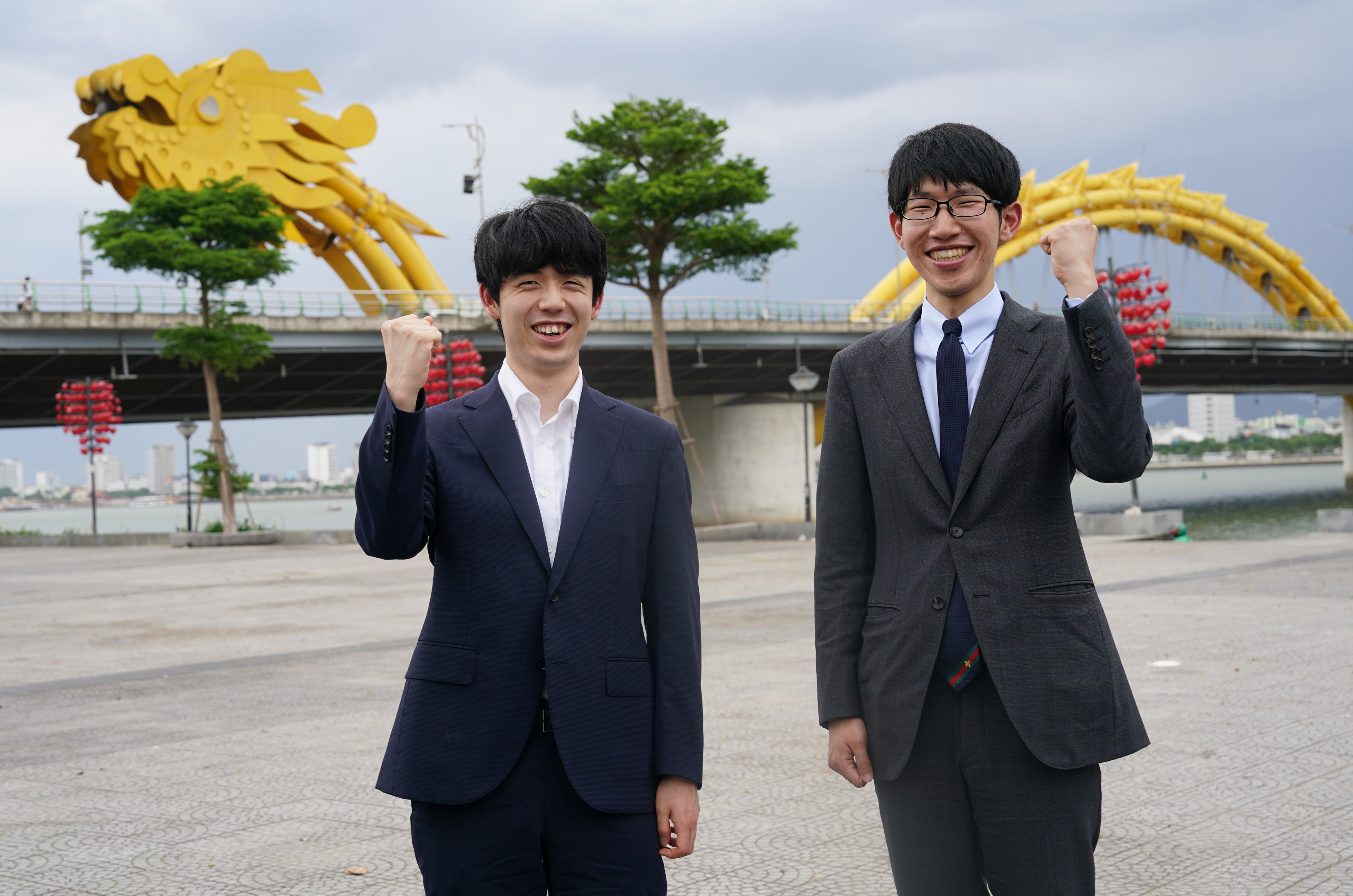 藤井棋聖と佐々木七段、ベトナム・ダナンに到着 - 産経ニュース
