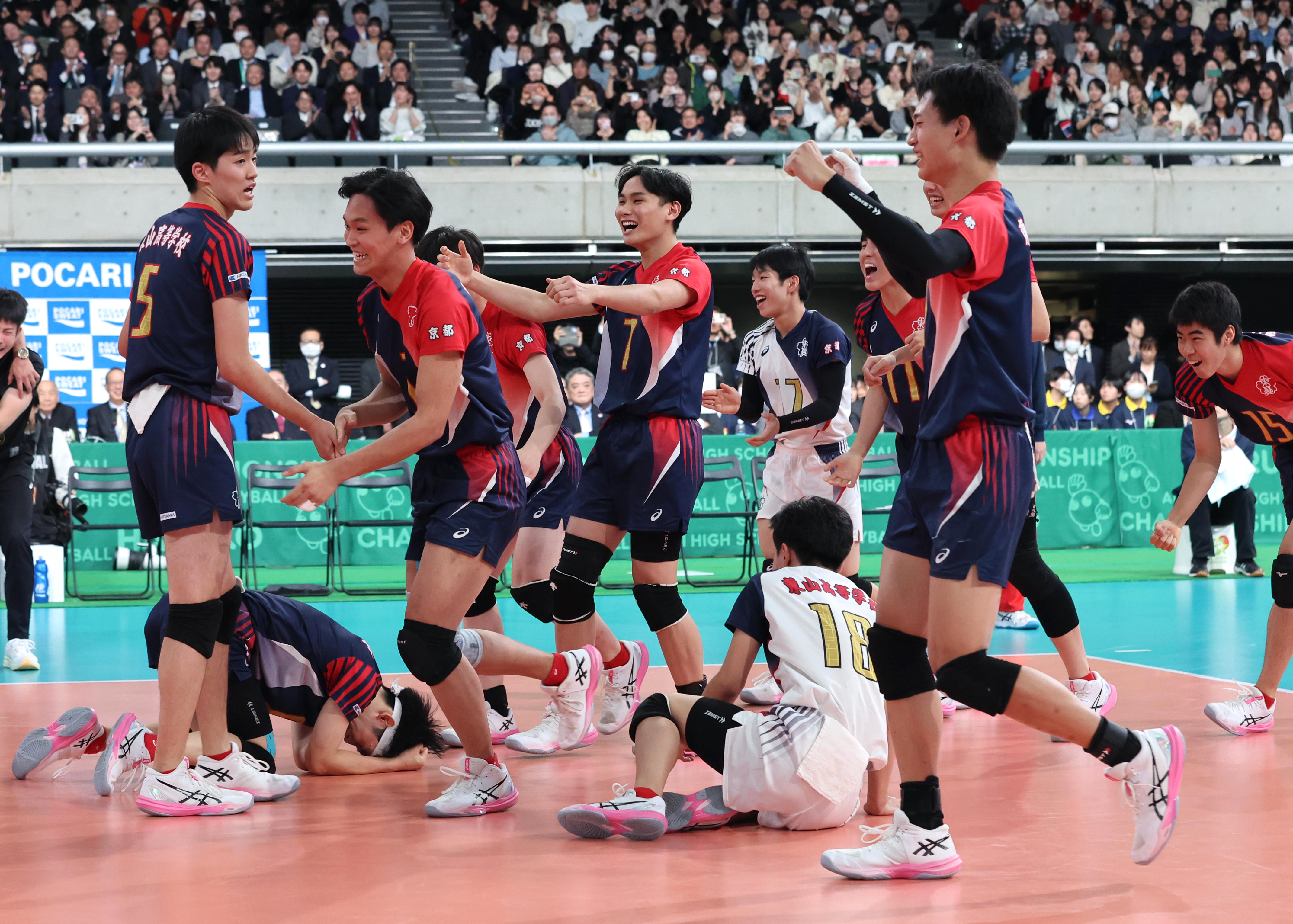 エースに託された最後のトス 京都・東山、「つなぎのバレー」磨き直す