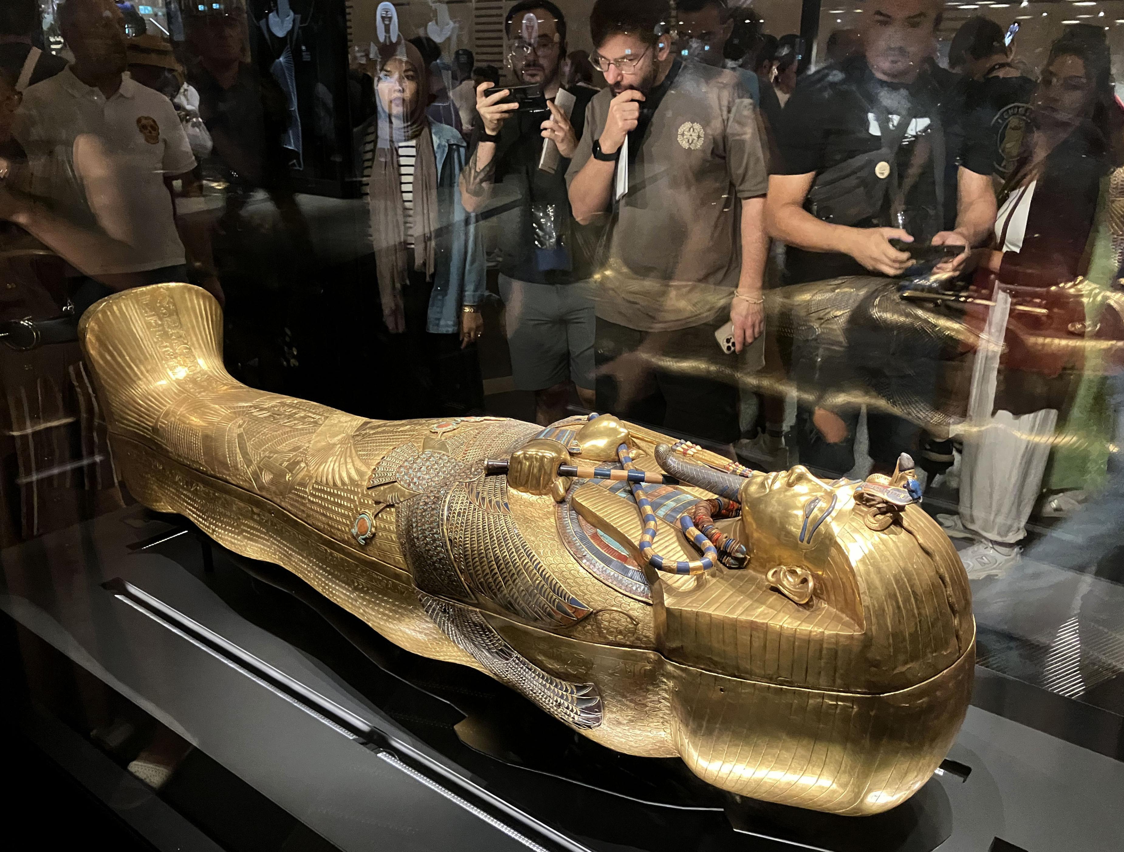 黄金のマスク」お披露目 大エジプト博物館で一般公開 ツタンカーメン