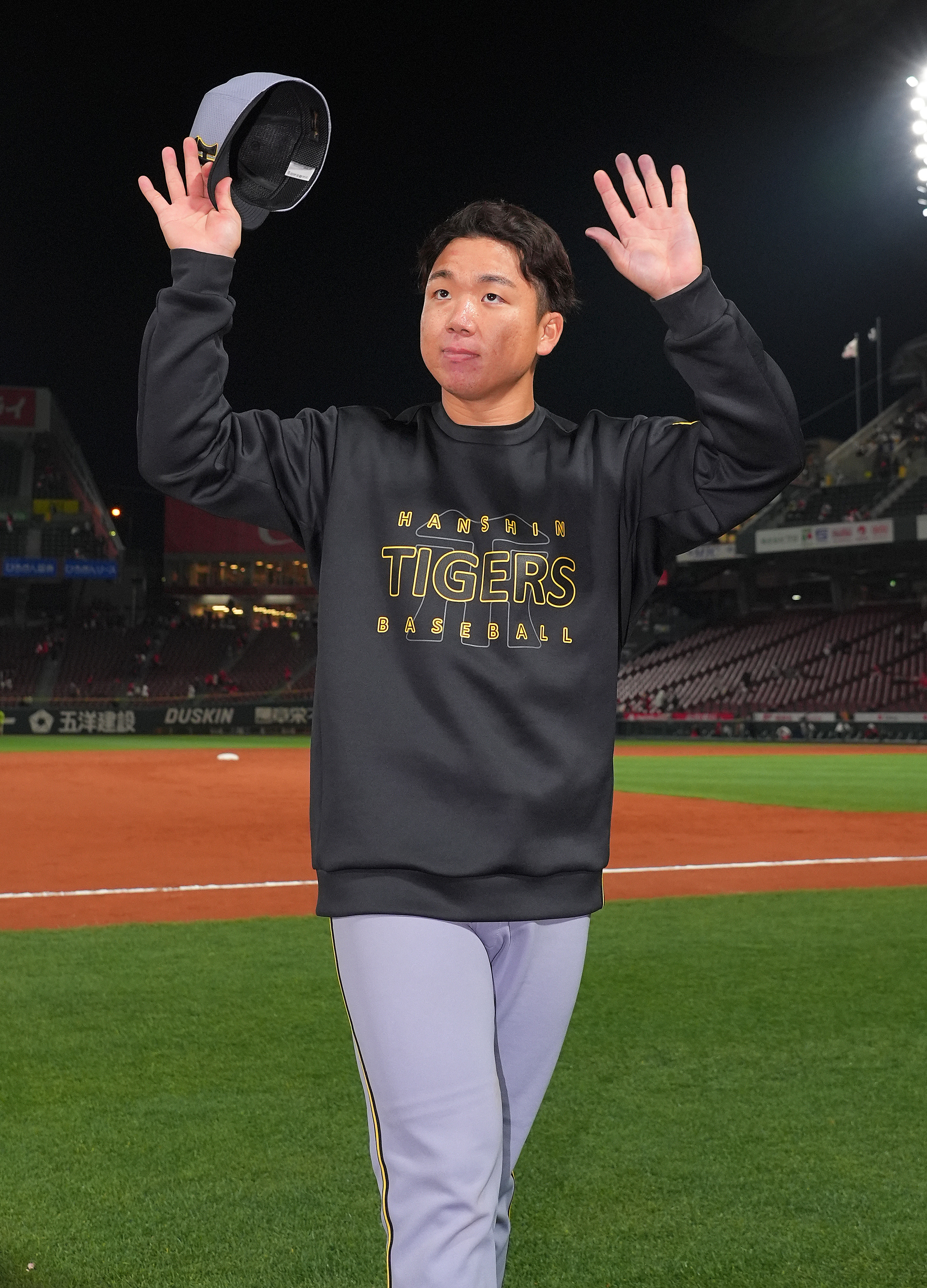 阪神タイガース 村上頌樹投手 初完封・初勝利記念 直筆サイン【証明書