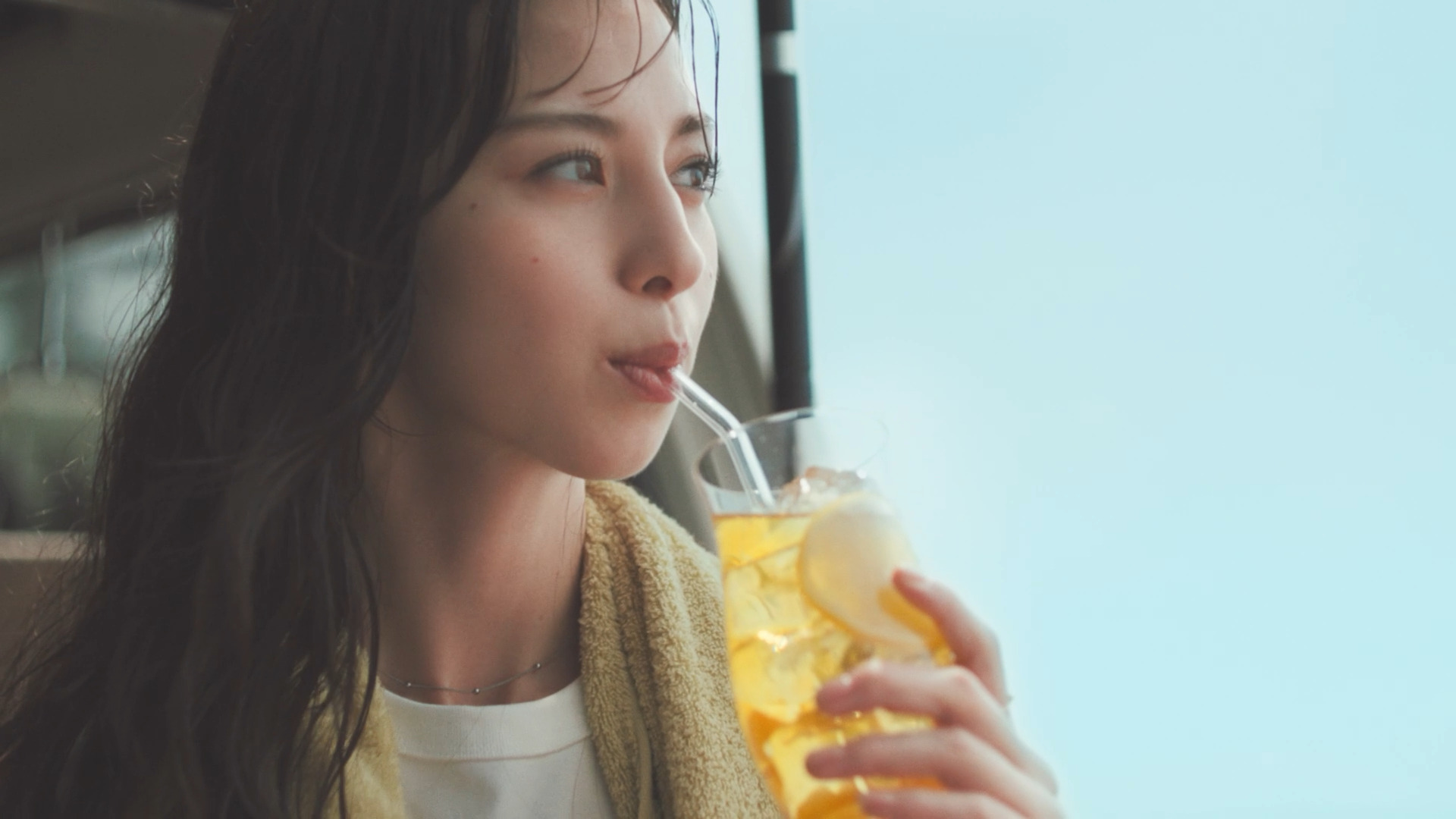 目黒蓮と中条あやみが出演する「午後の紅茶」の新CMが18日から放送