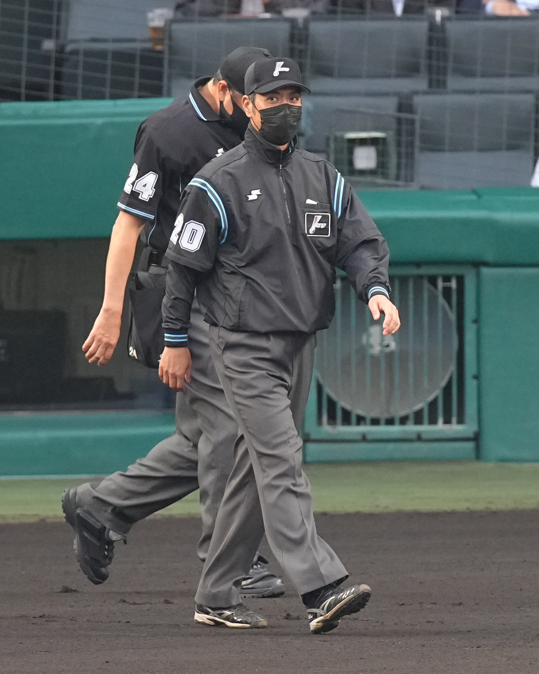 支給品☆ NPB 審判員 アンパイア 公式ユニフォーム ウェア シャツ - 野球