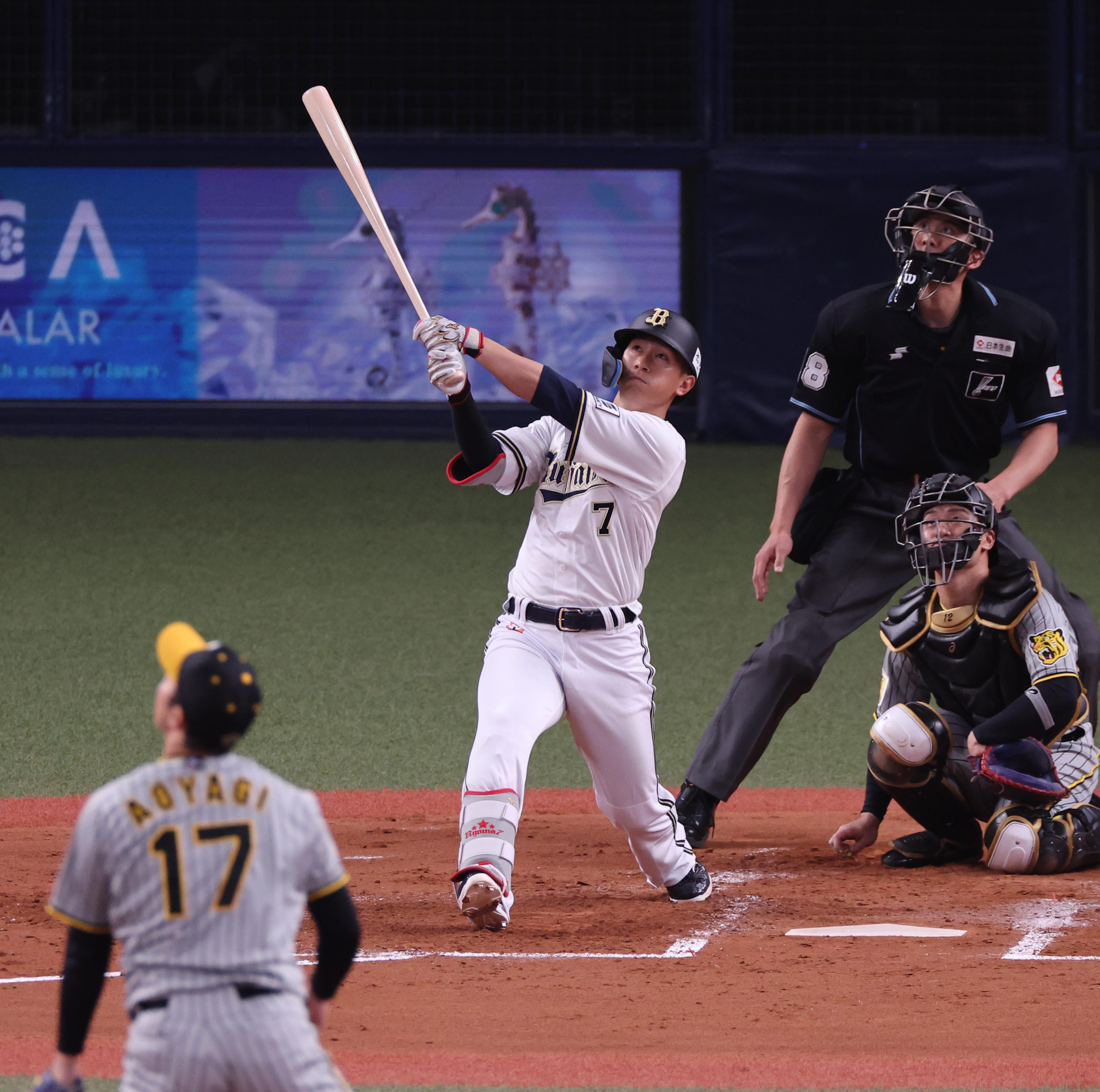 オリックス・西川龍馬が移籍後初本塁打！ 阪神の開幕投手の青柳の変化