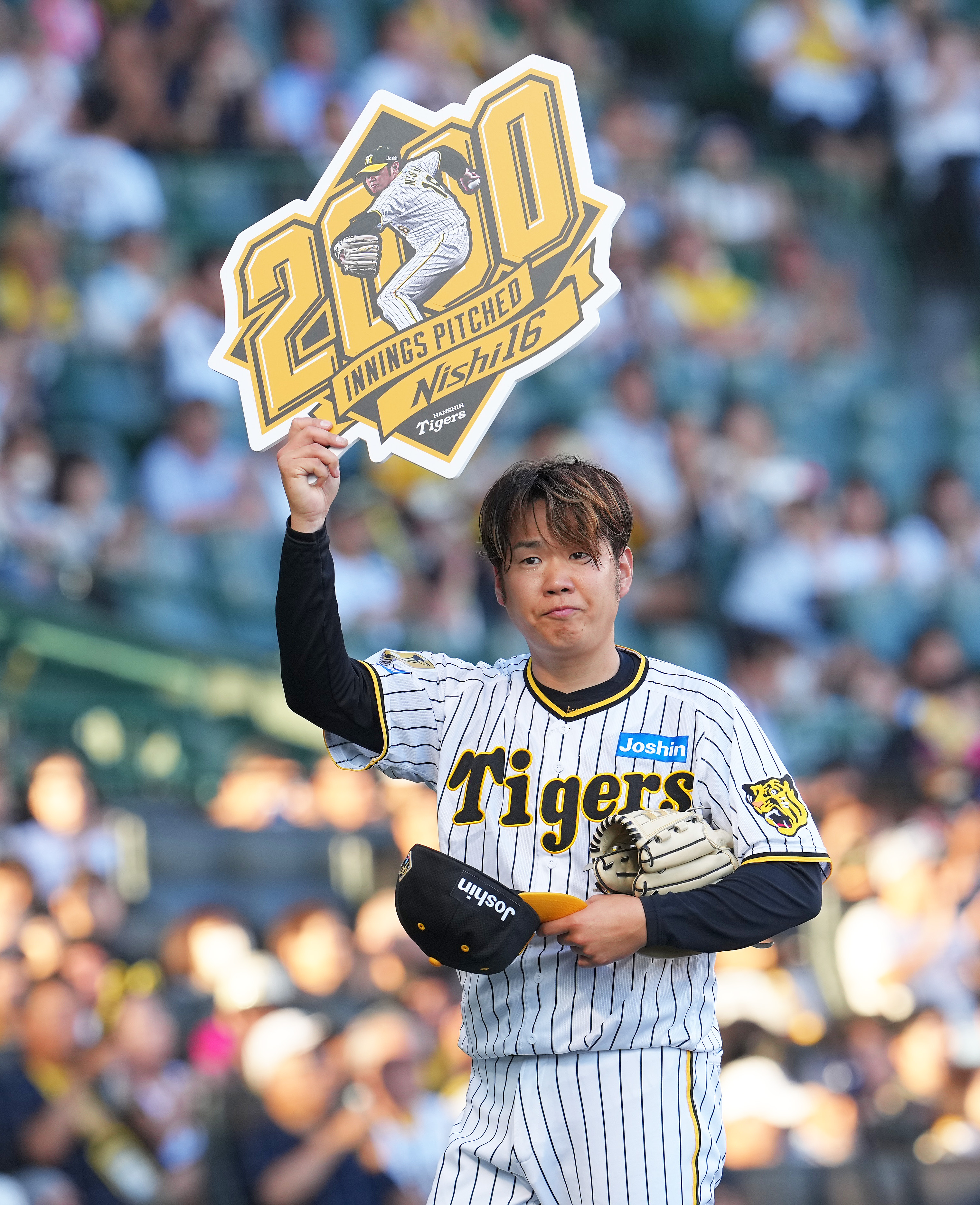 阪神・西勇輝が一回を無失点 2000投球回達成の記念ボードを