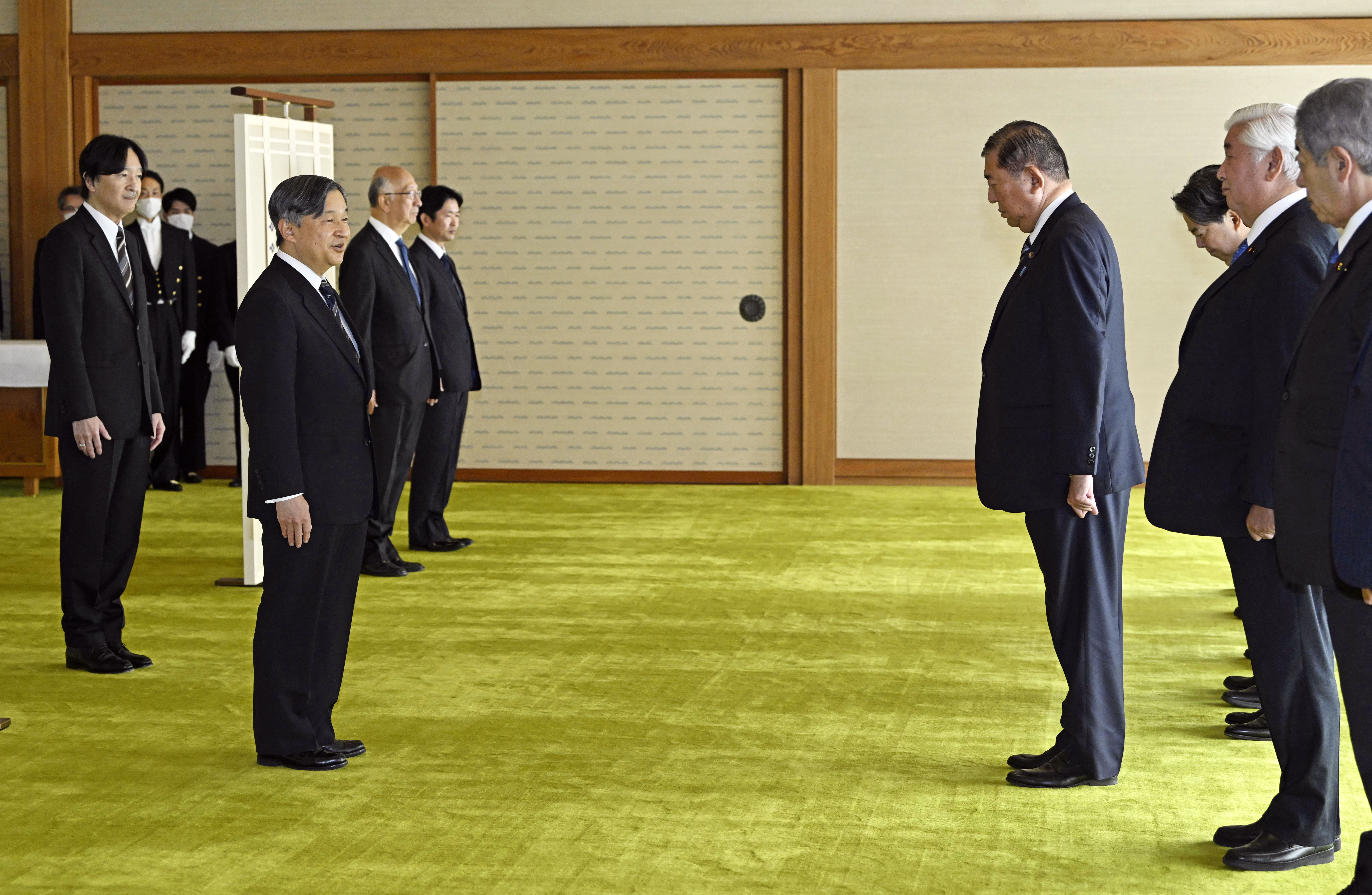 天皇陛下、石破首相ら招き昼食会 上皇さま、91歳の誕生日お迎えに 皇室
