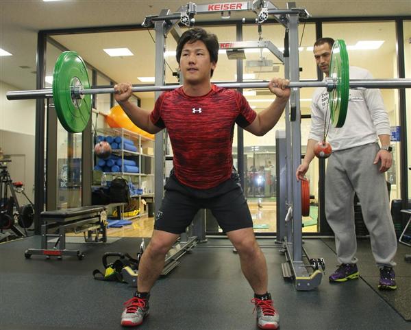 スポーツの舞台裏 鉄人 室伏塾がオープン オリックス吉田がパワーに脱帽 金メダルメソッド をスポーツ界に還元へ 1 4ページ 産経ニュース