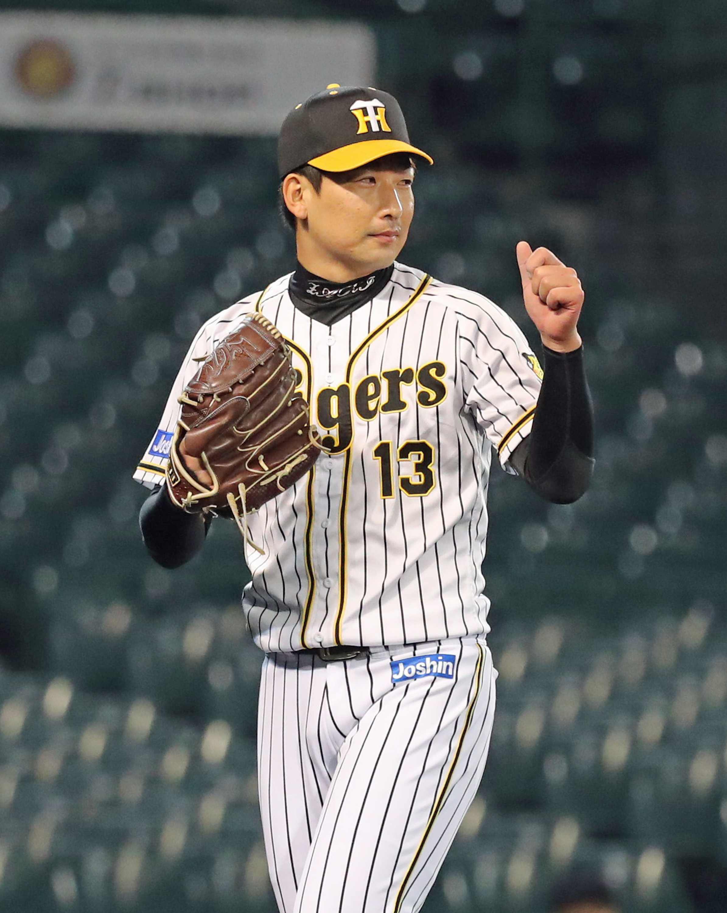 阪神タイガース 岩崎優 BBM キーホルダー - スポーツ選手