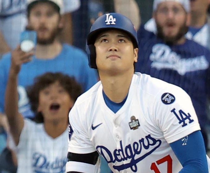 優勝　大谷翔平　顔 20211213_ohtani2_ge-560x373.jpg