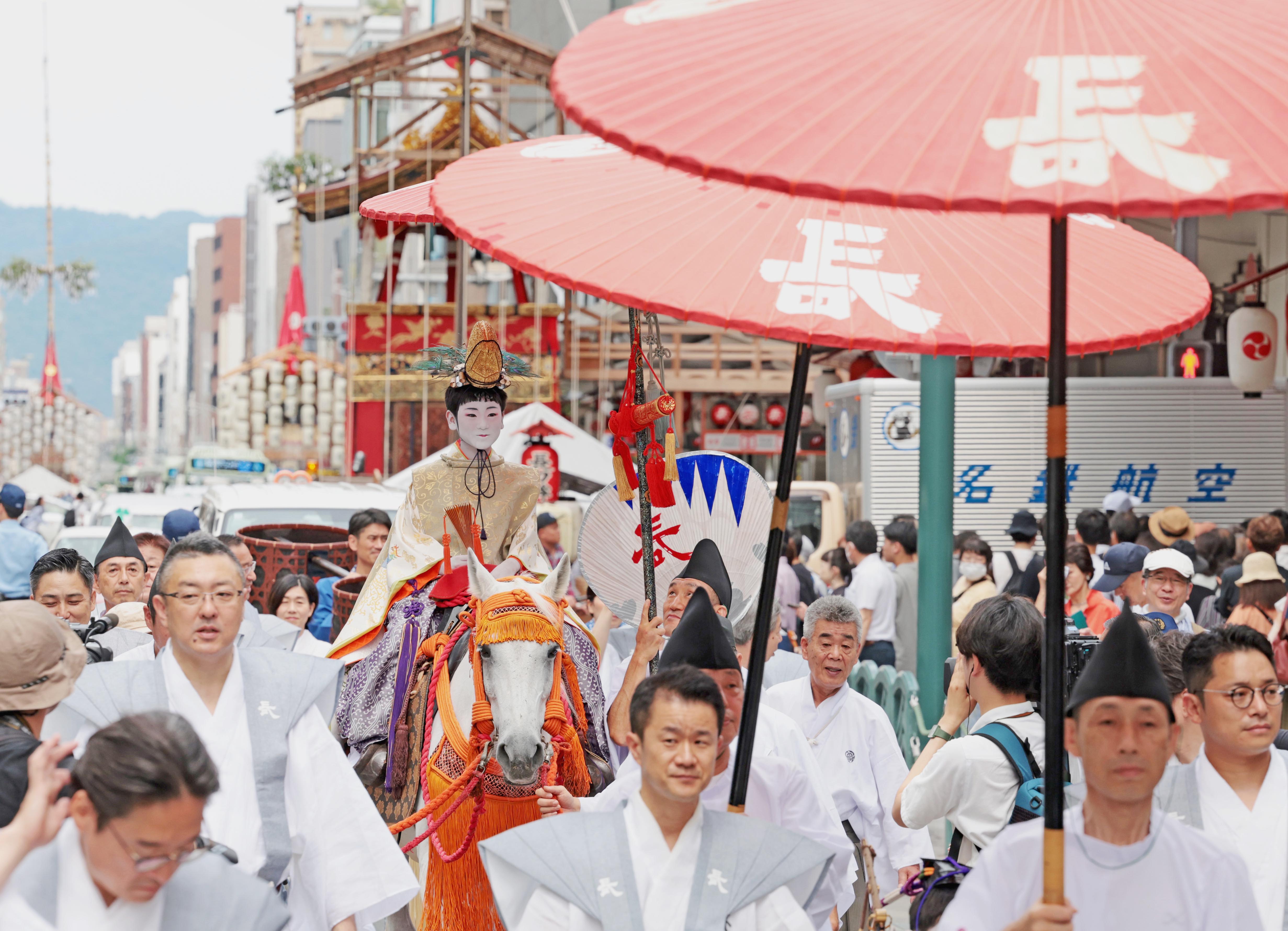 祇園祭の無事を祈り 長刀鉾の稚児が社参の儀 - 産経ニュース