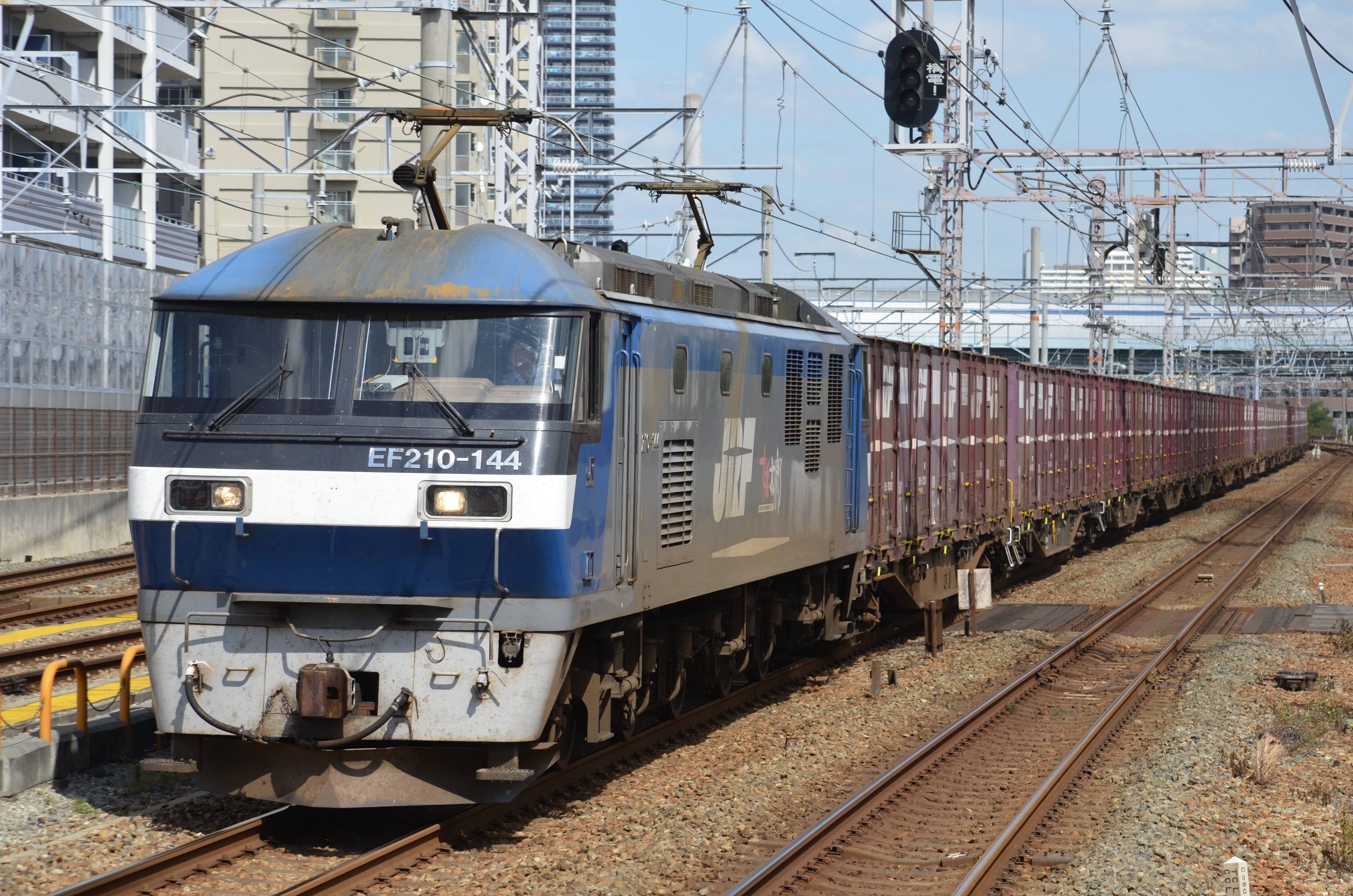 桃太郎やレッドサンダー集結 西日本最大級貨物駅の素顔 産経ニュース