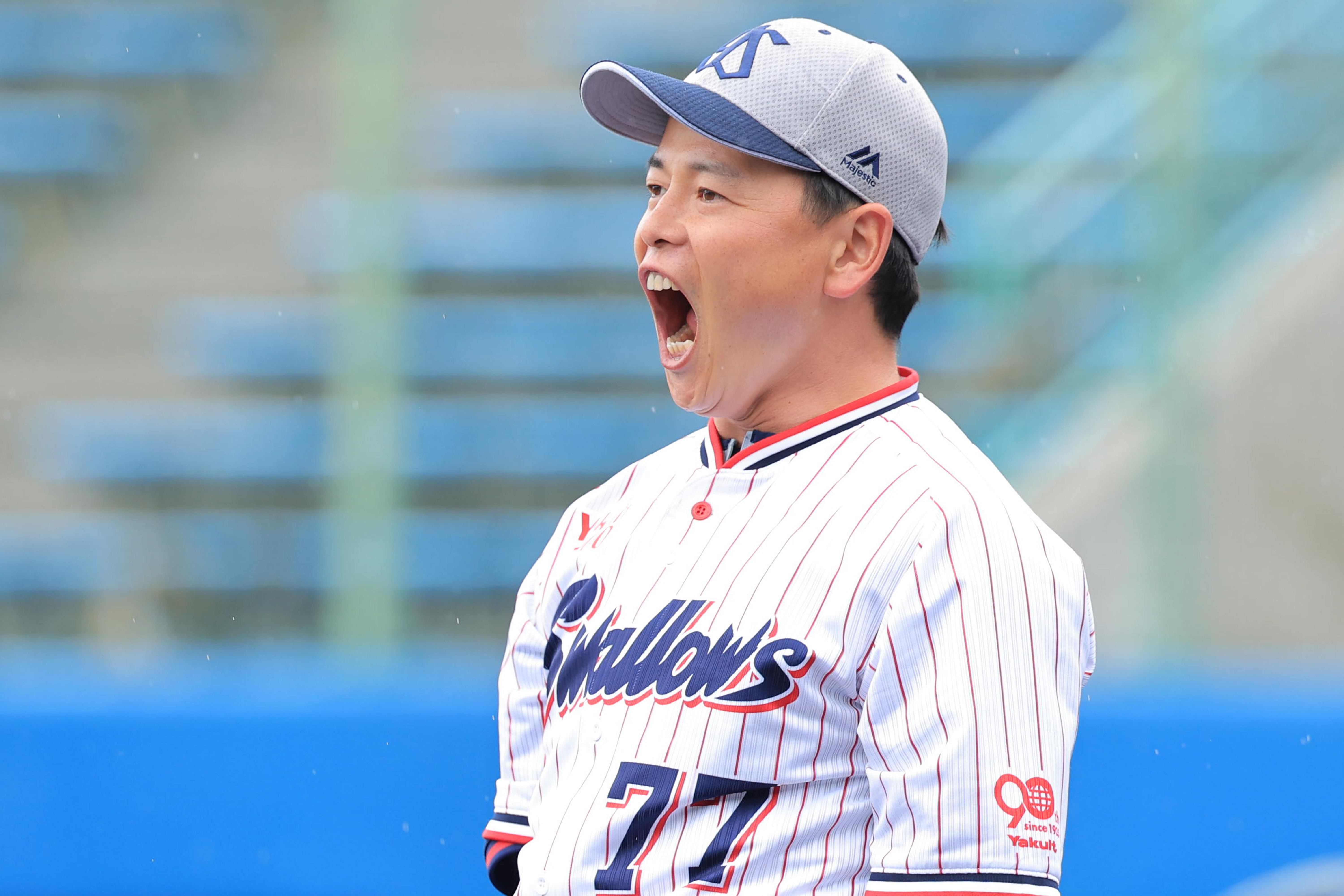 キャンプ日記】全体練習前にノック練習！？ 選手たちの裏でヤクルト