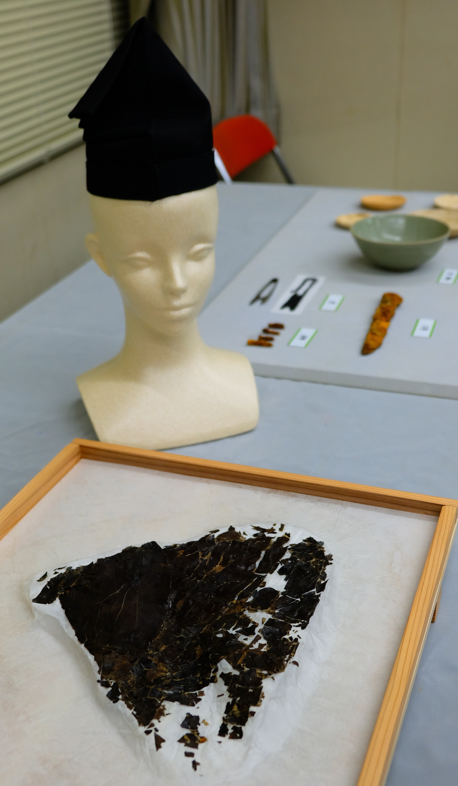 烏帽子が伝える鎌倉武士の姿 大津・里西遺跡、屋敷墓から出土 - 産経