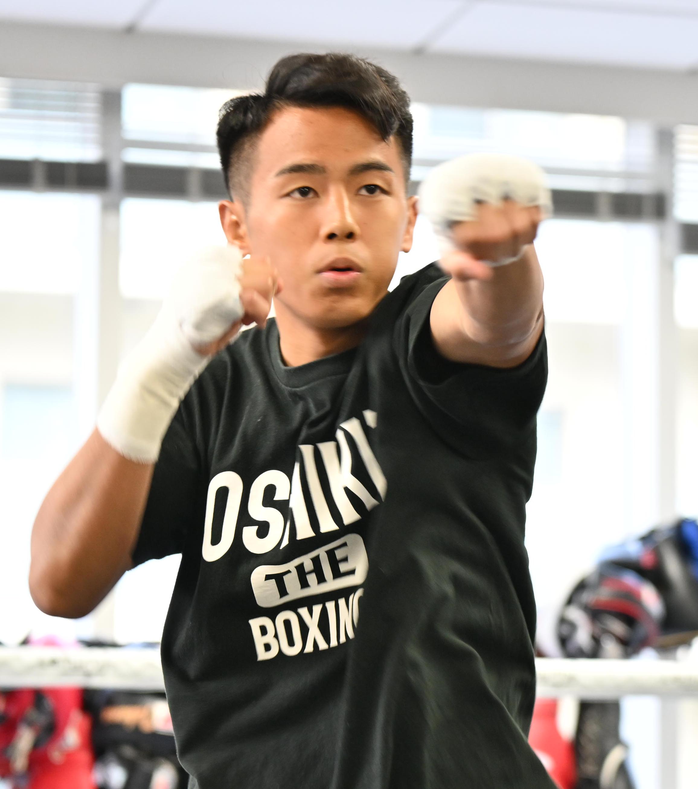 新品未使用　武居由樹サイン入りグローブ　大橋ジム　井上尚弥　那須川天心　朝倉未来 20250925s10021000051000p_thum.webp