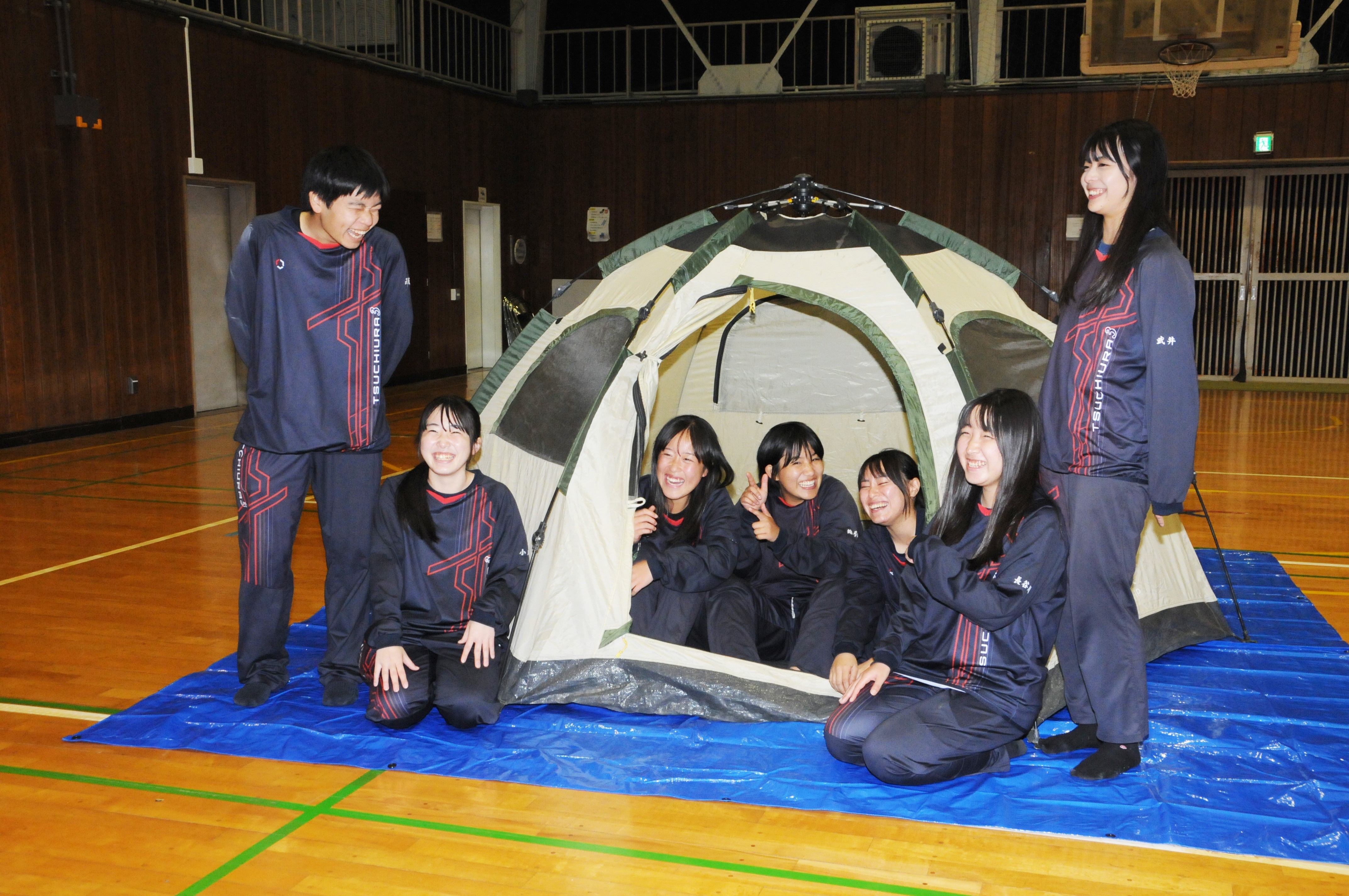 体育館でキャンプしてみた 茨城の高校生が「避難所」体験 - 産経ニュース