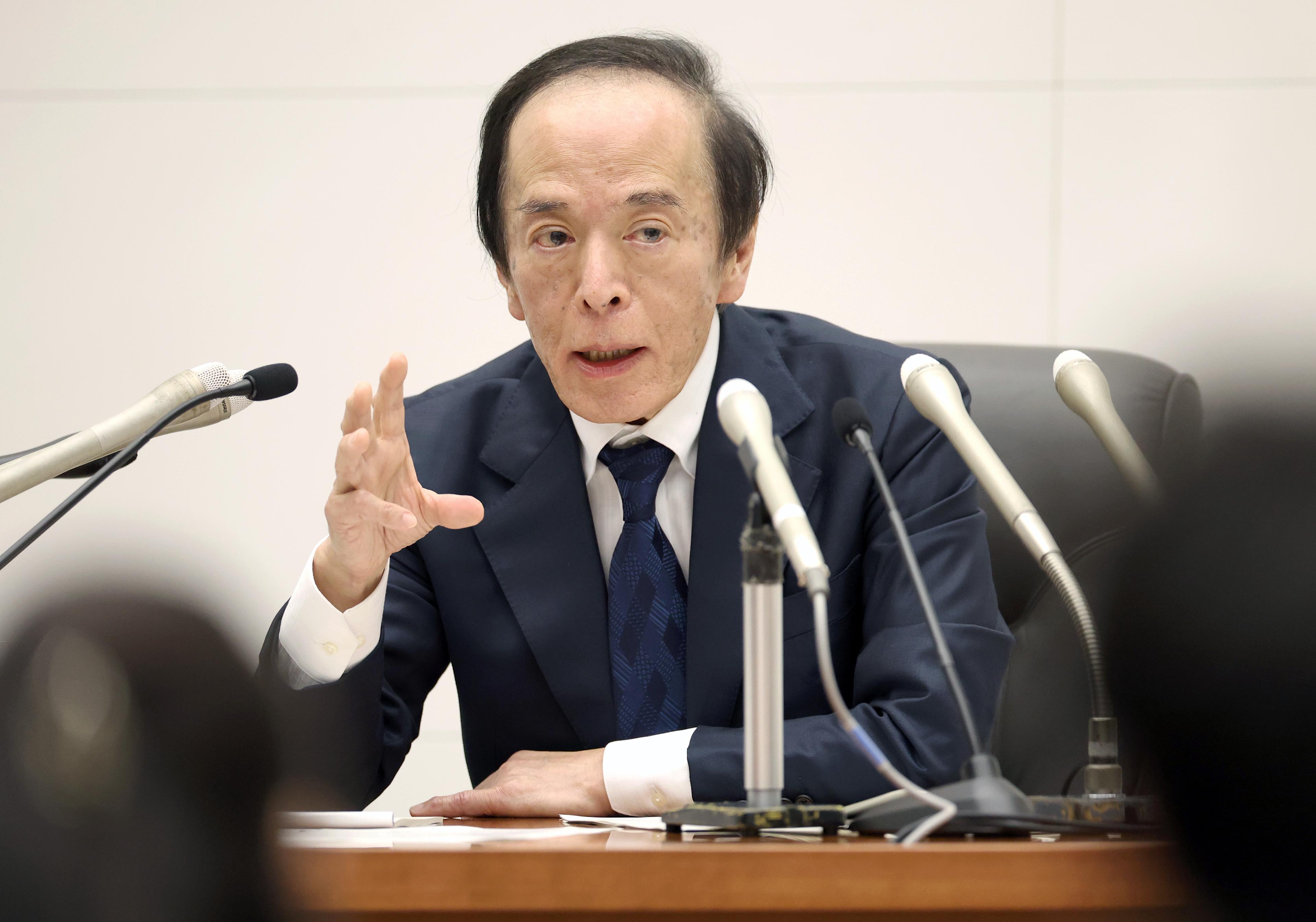 日銀、早期利上げ観測浮上も…長期金利上昇など状況複雑 政策金利を