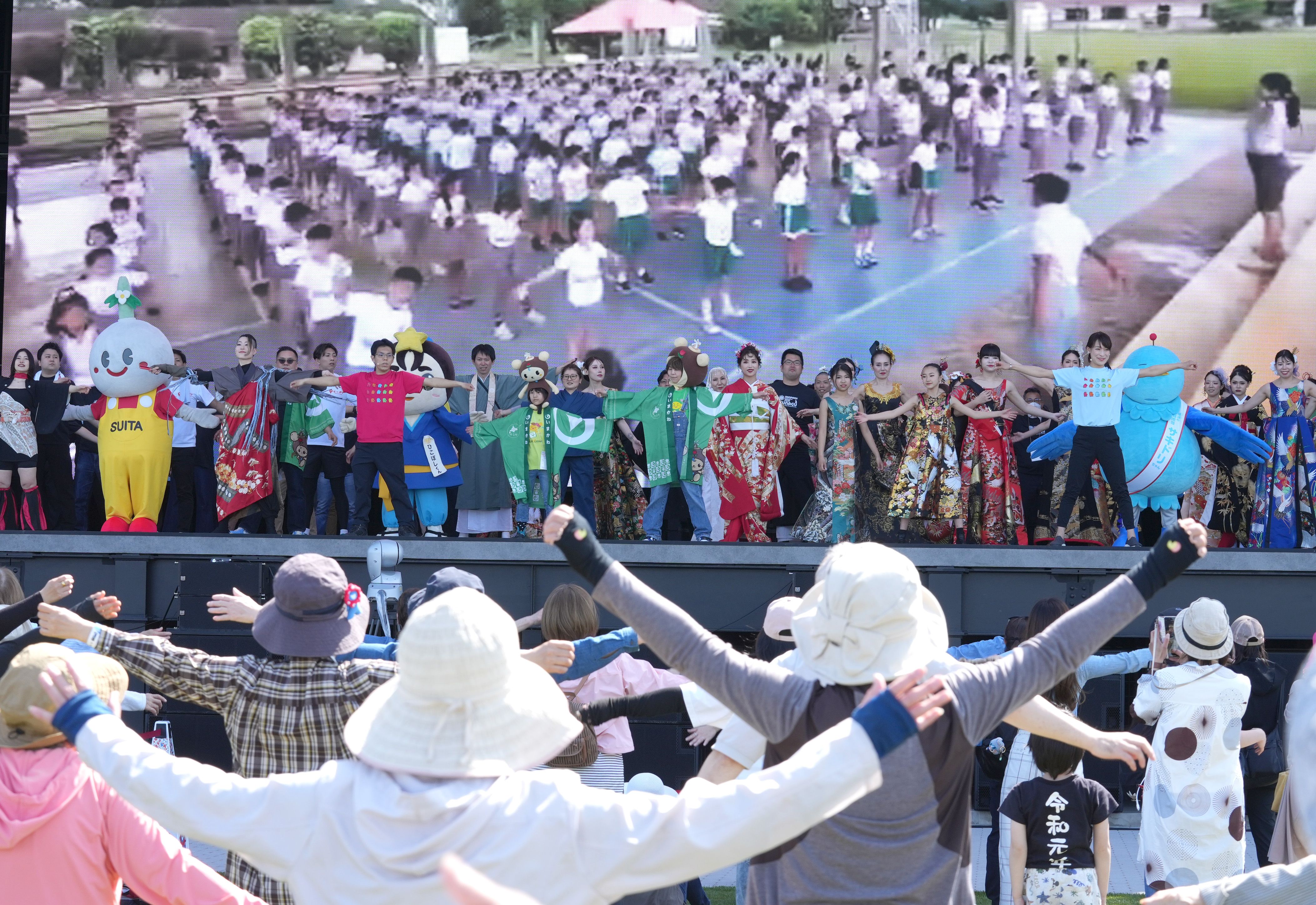 万博会場と世界をつなげた「ラジオ体操」 おなじみの音楽、南米の人