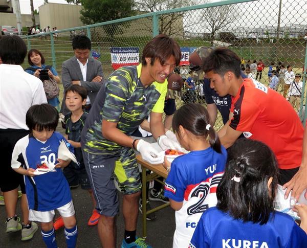 巻誠一郎選手　グッズセット 夢を追う】ロアッソ熊本FW・巻誠一郎さん（1）土のグラウンドでも