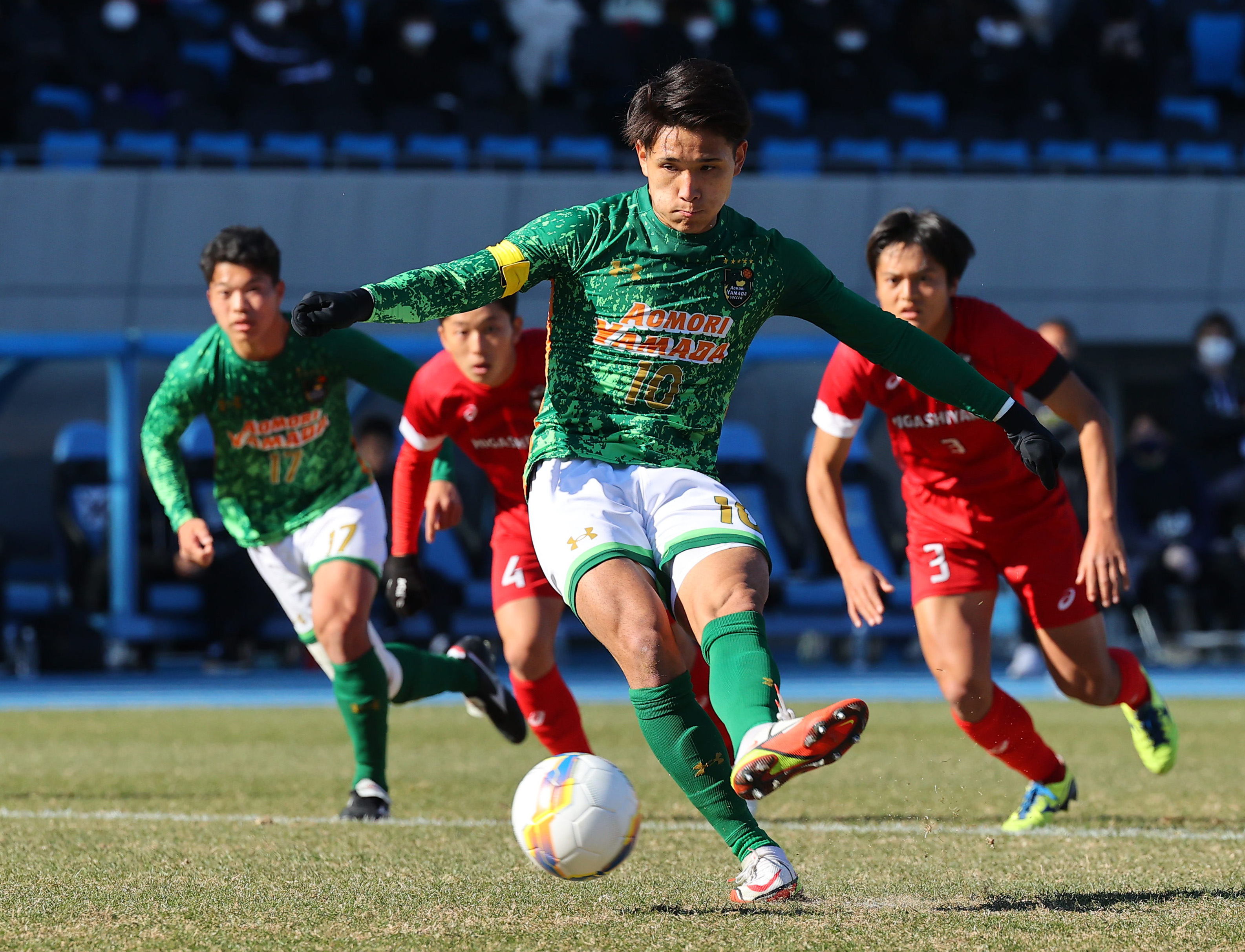 青森山田 逆転で４強進出 ロングスローで東山の堅守破る 高校サッカー サンスポ