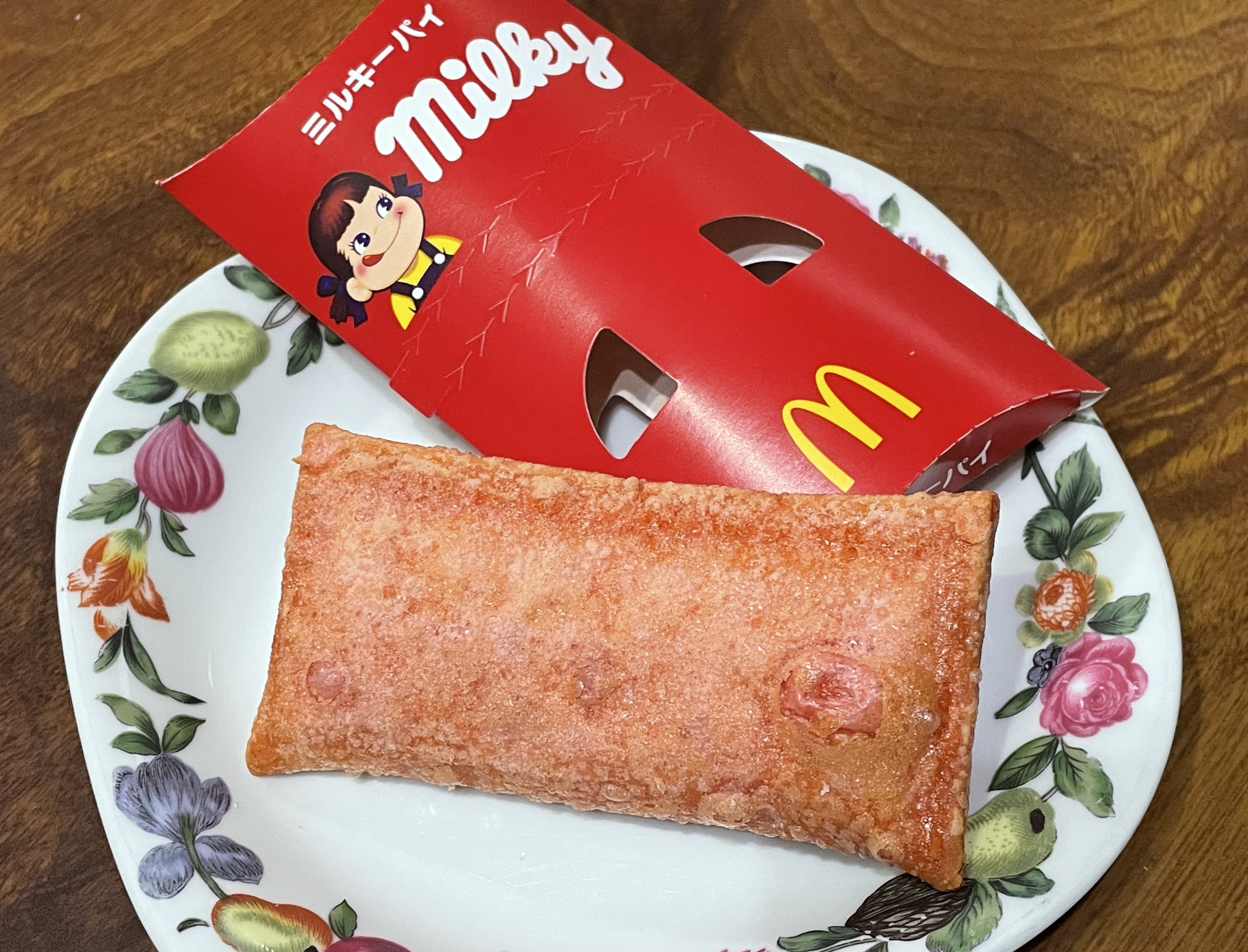 実食レビュー】マクドナルド新作×不二家コラボ サクサク「ミルキーパイ