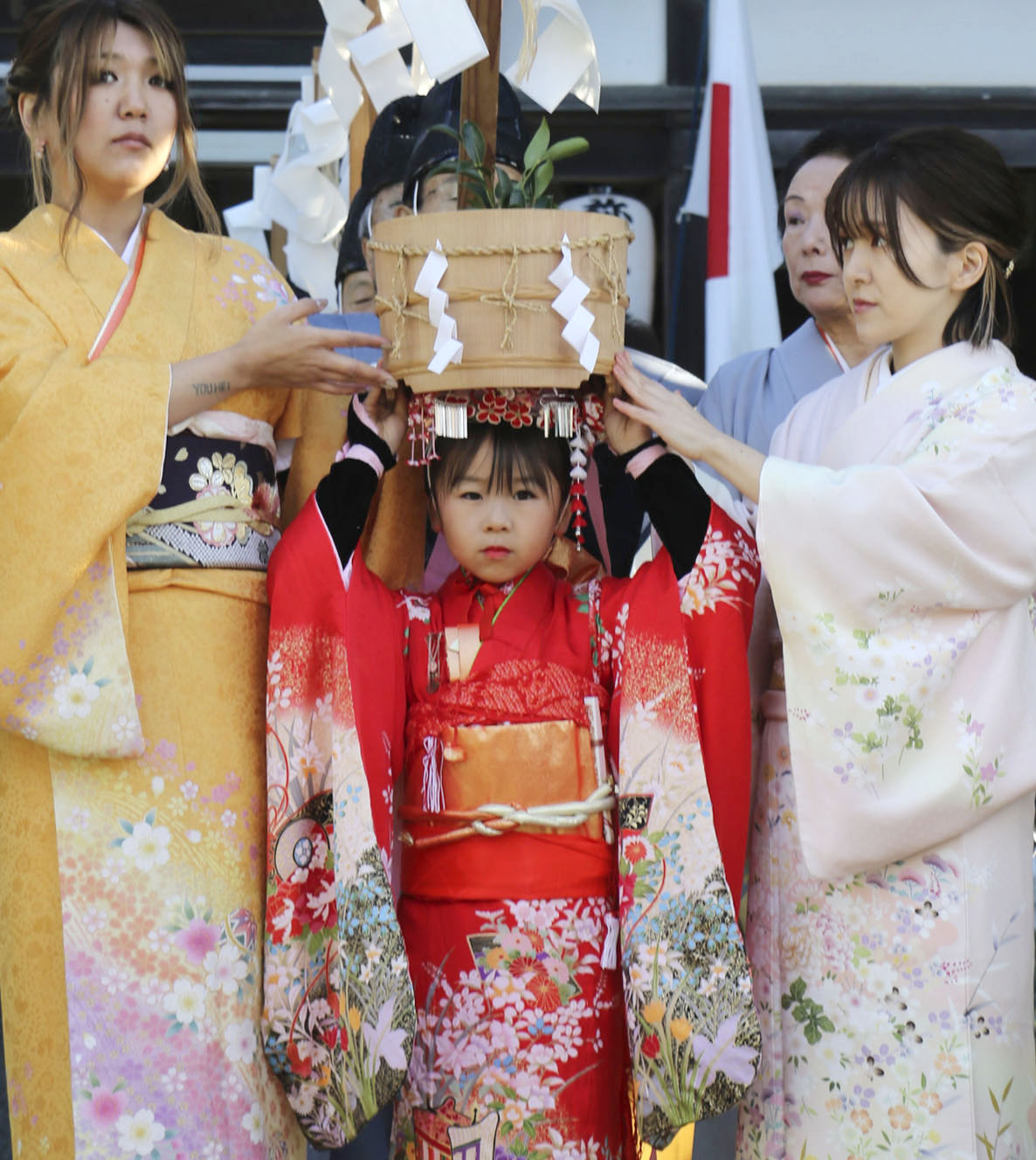 おひつ頭に巫女練り歩き 和歌山で「ねんねこ祭り」 - 産経ニュース