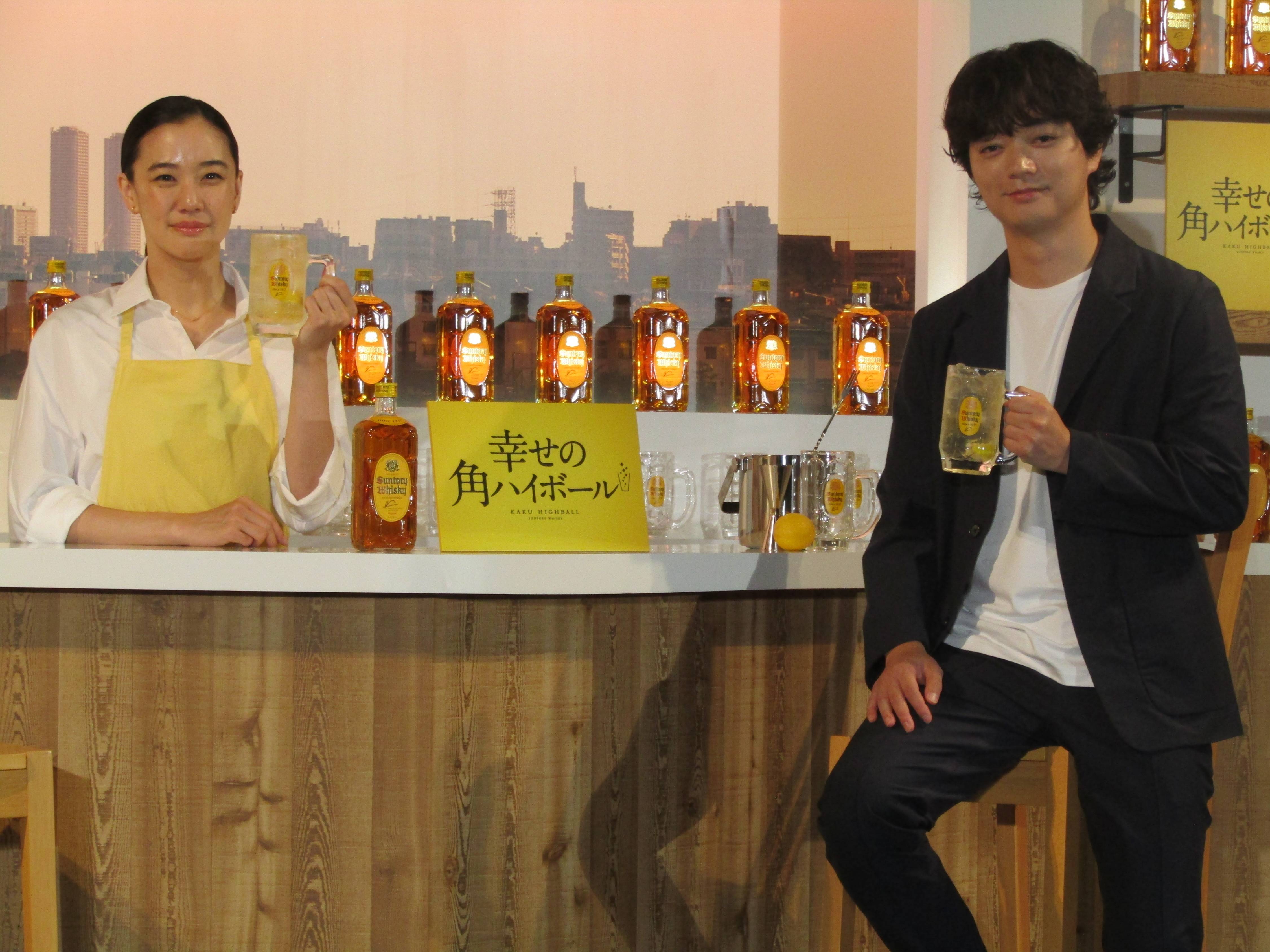 蒼井優が「角瓶」テレビ新CMの4代目店主に就任「苦手なパソコンを始め 