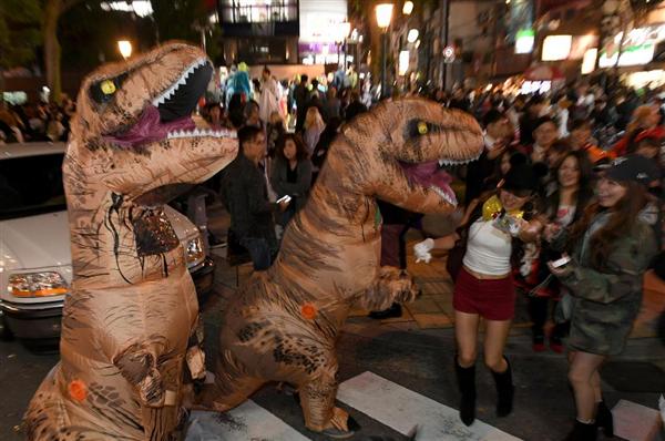 動画】恐竜にゾンビ、あのキャラも・・・浪速のハロウィーンお祭り