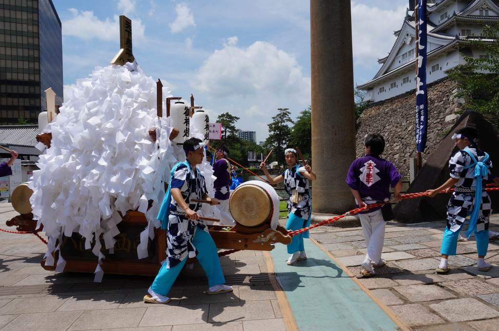 【詳細不明】時代物 置物 太鼓?を叩く老人 無法松の一生」で知られる「小倉祇園太鼓」が国指定民俗文化財に（1/2