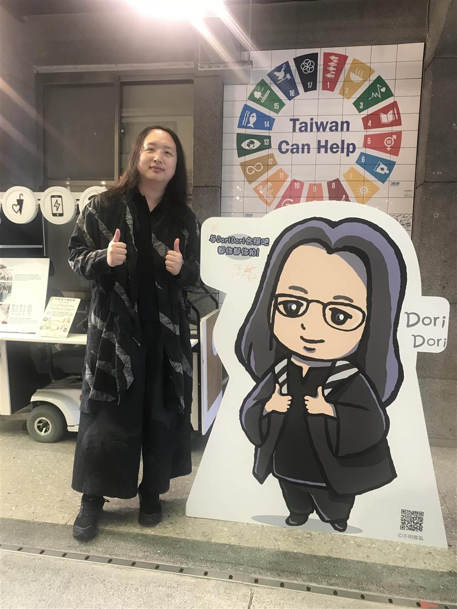 台湾の「天才」ＩＴ担当閣僚、オードリー・タン氏に聞く 「ネットで生活よくする」「政治家とは思わない」 - 産経ニュース