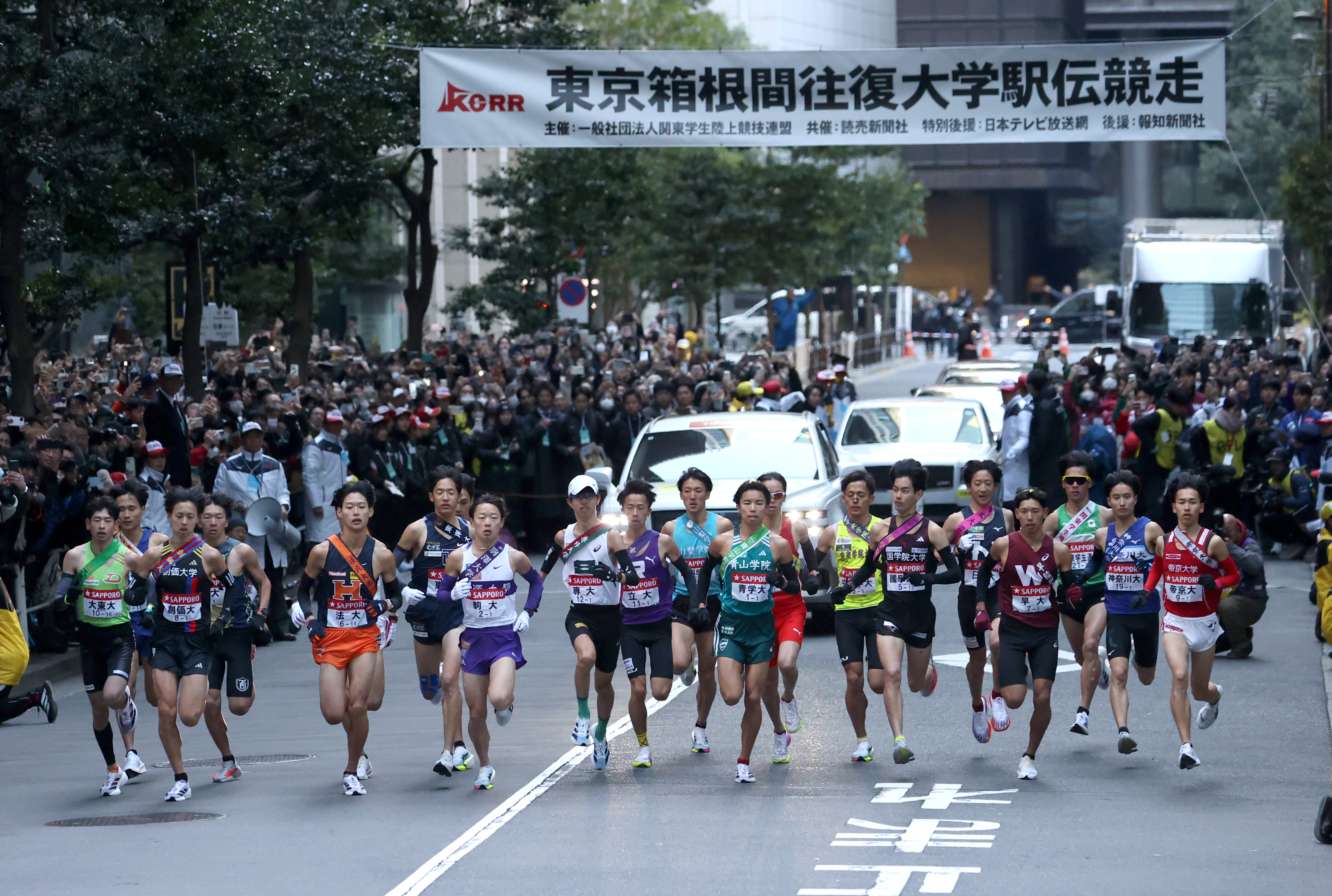 箱根駅伝往路速報（1）東京・大手町を一斉スタート 青学大、2区に黒田
