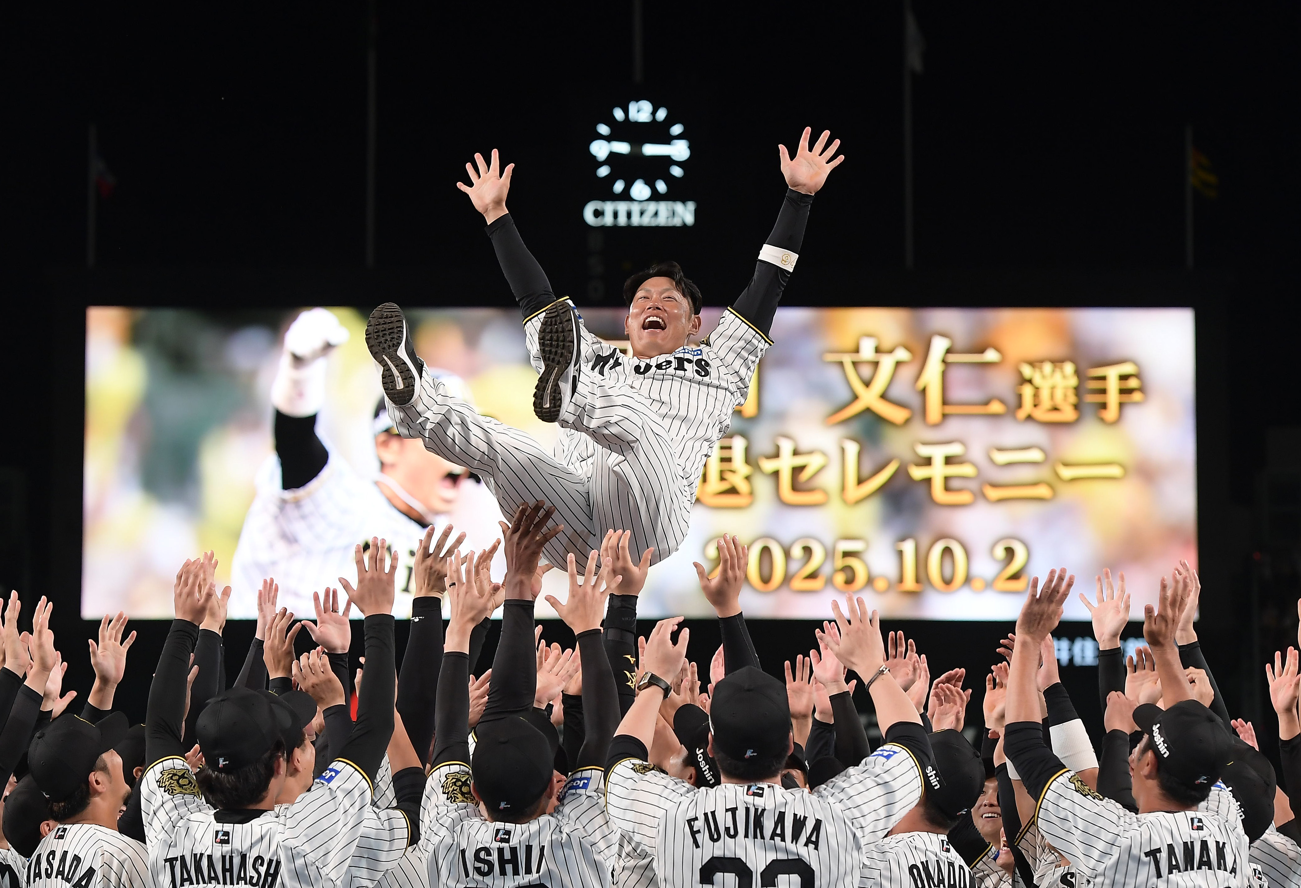 阪神・原口文仁、引退セレモニーで万感スピーチ「幸せな野球人生を