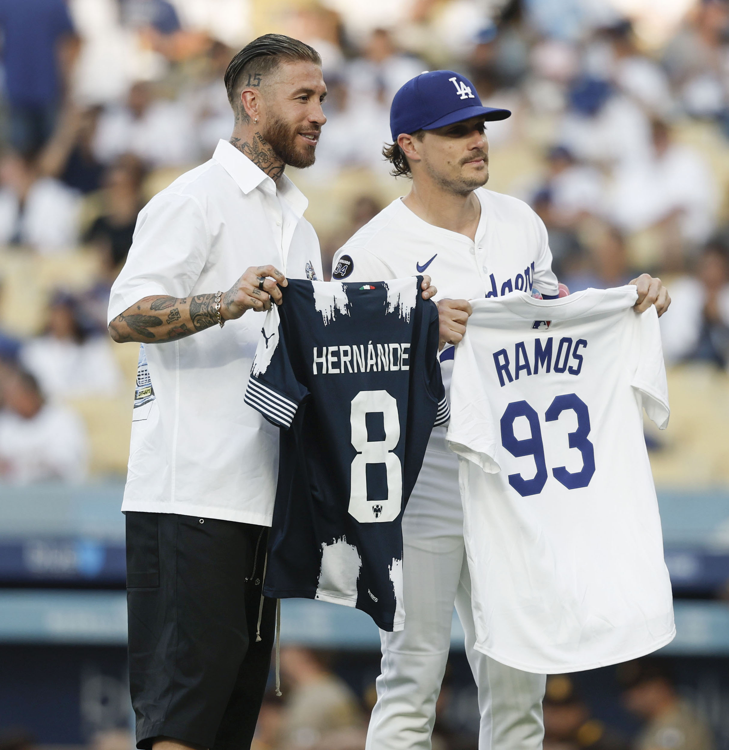 セルヒオラモスがドジャース戦で始球式 サッカーの元スペイン代表DF