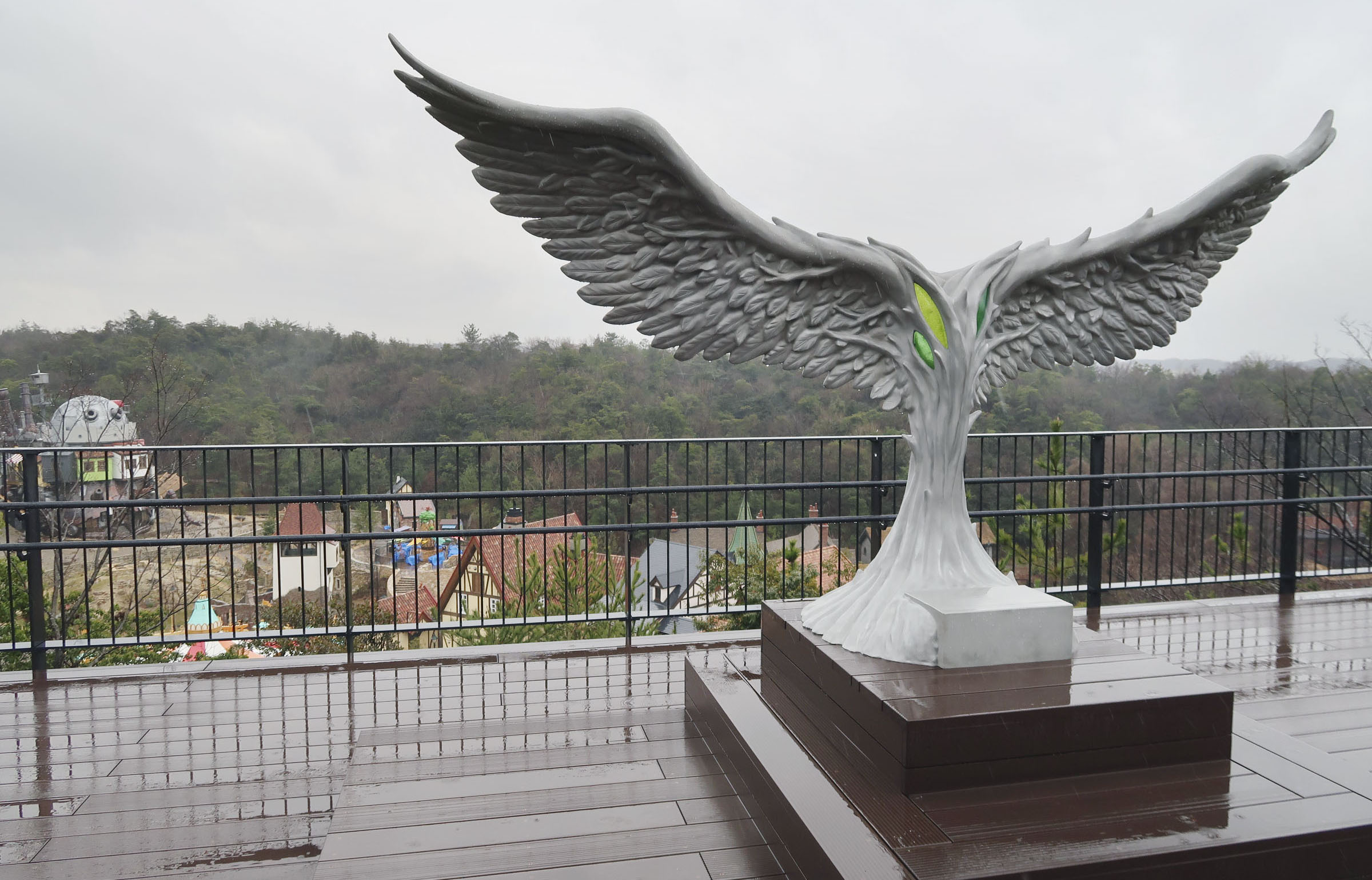 ジブリパーク新エリア「魔女の谷」見える展望台披露 16日一般利用へ