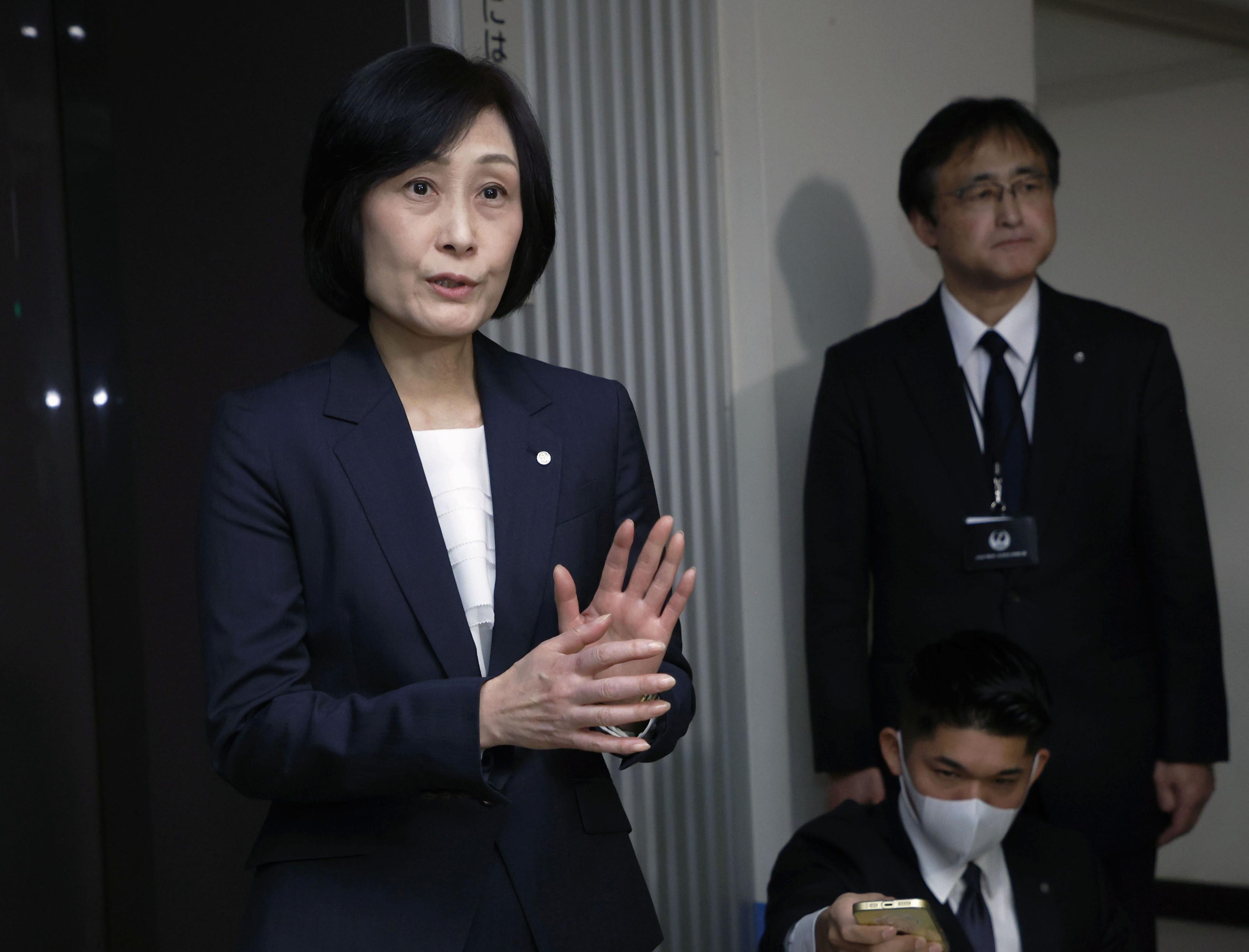 沈まぬ太陽』の呪縛、JAL相次ぐトラブルでお詫び行脚の女性社長 問