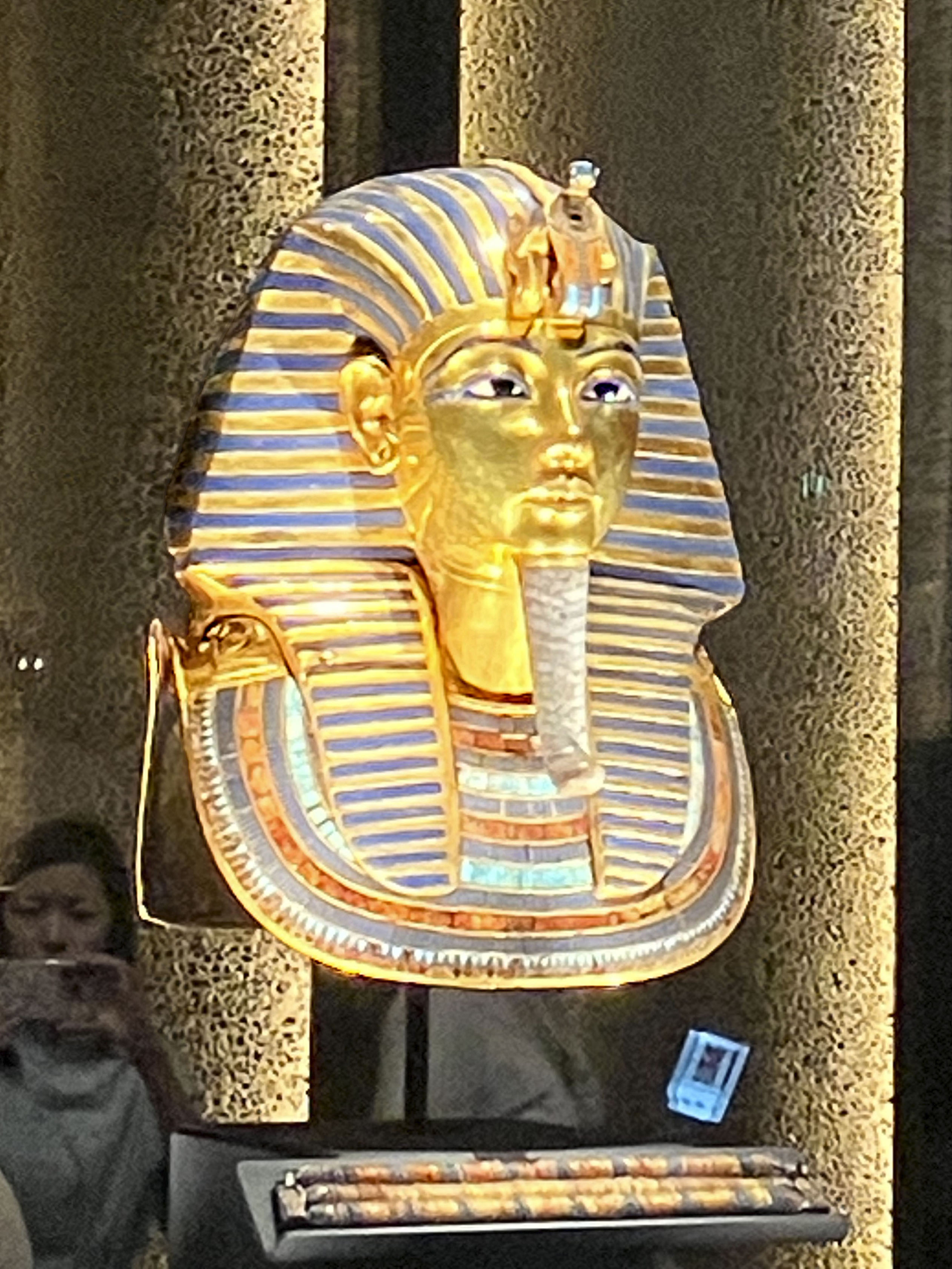 黄金のマスク」お披露目 大エジプト博物館で一般公開 ツタンカーメン
