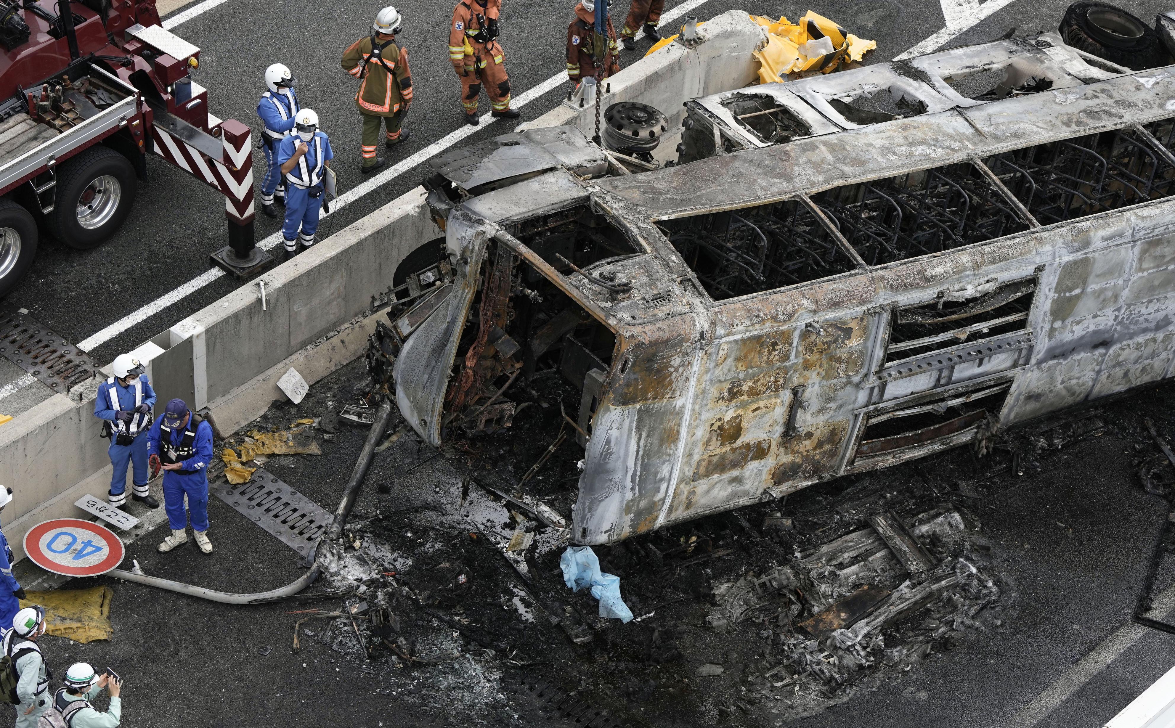 バス横転炎上 ２人死亡７人けが 名古屋高速 分離帯に衝突 サンスポ