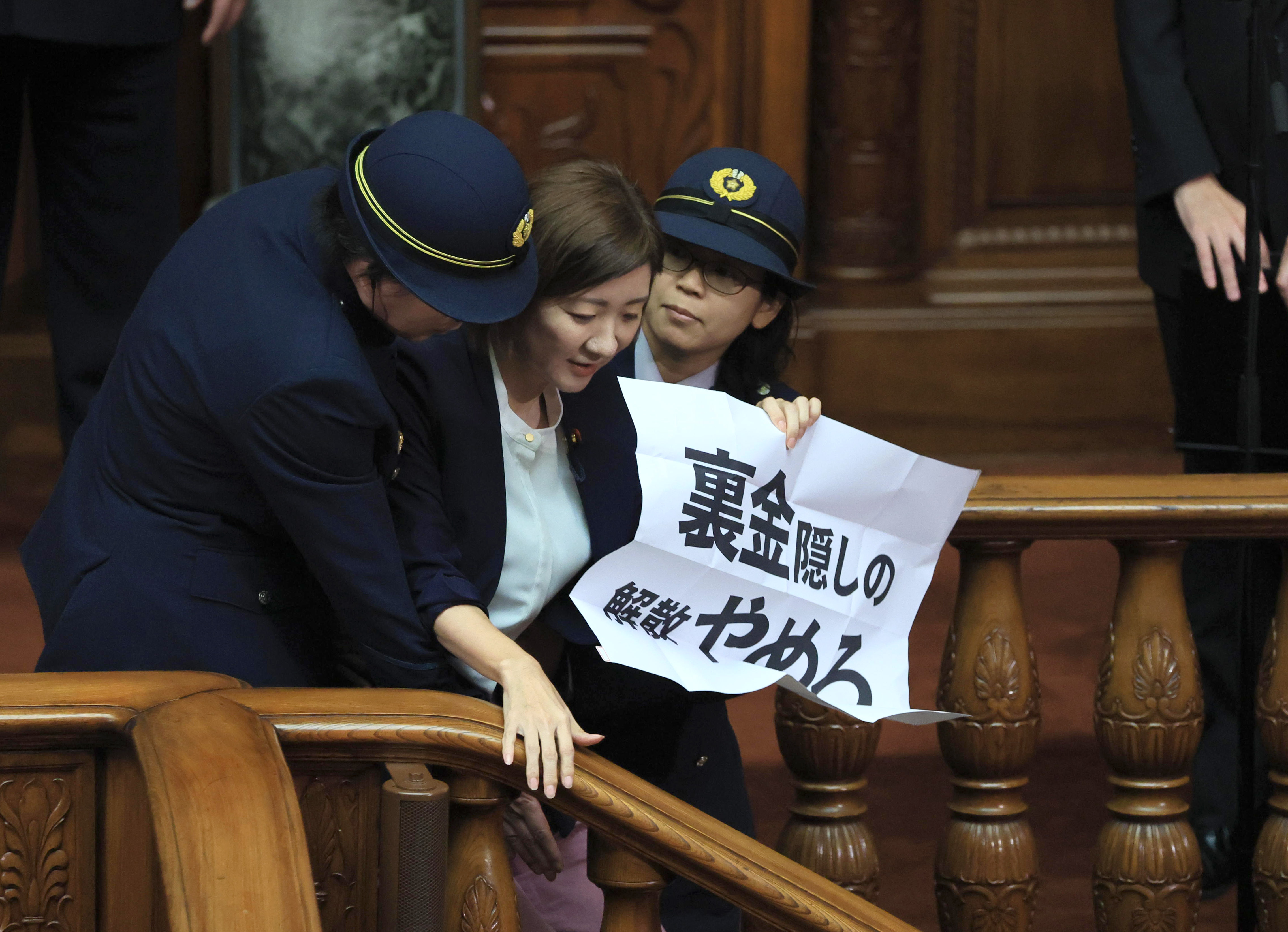 裏金隠し」掲示で強制降壇のれいわ大石晃子氏 4分弱壇上でアピールに