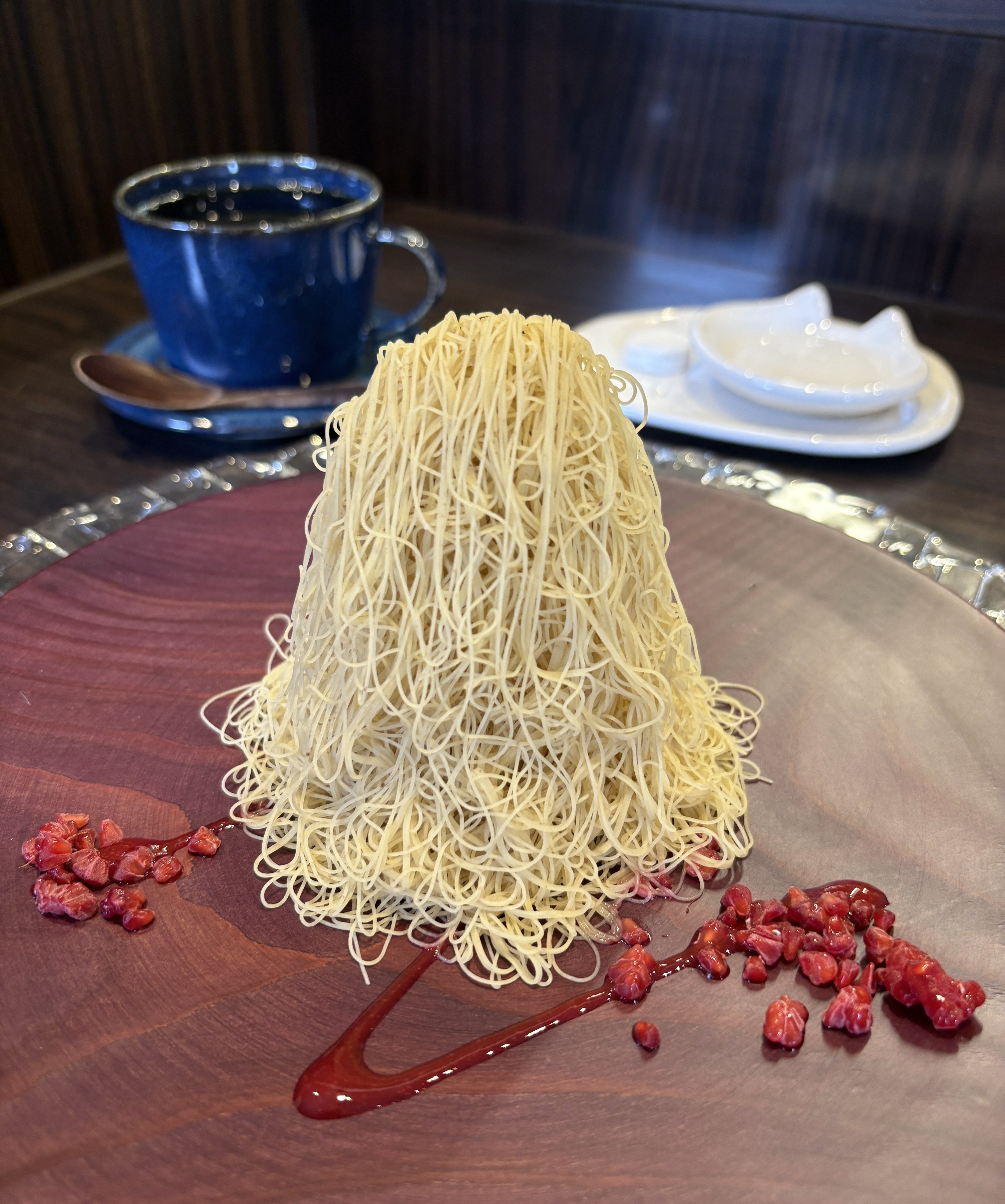 豊かな秋の実りを感じる「生絞りモンブラン」 栗や芋で作る1ミリ未満 