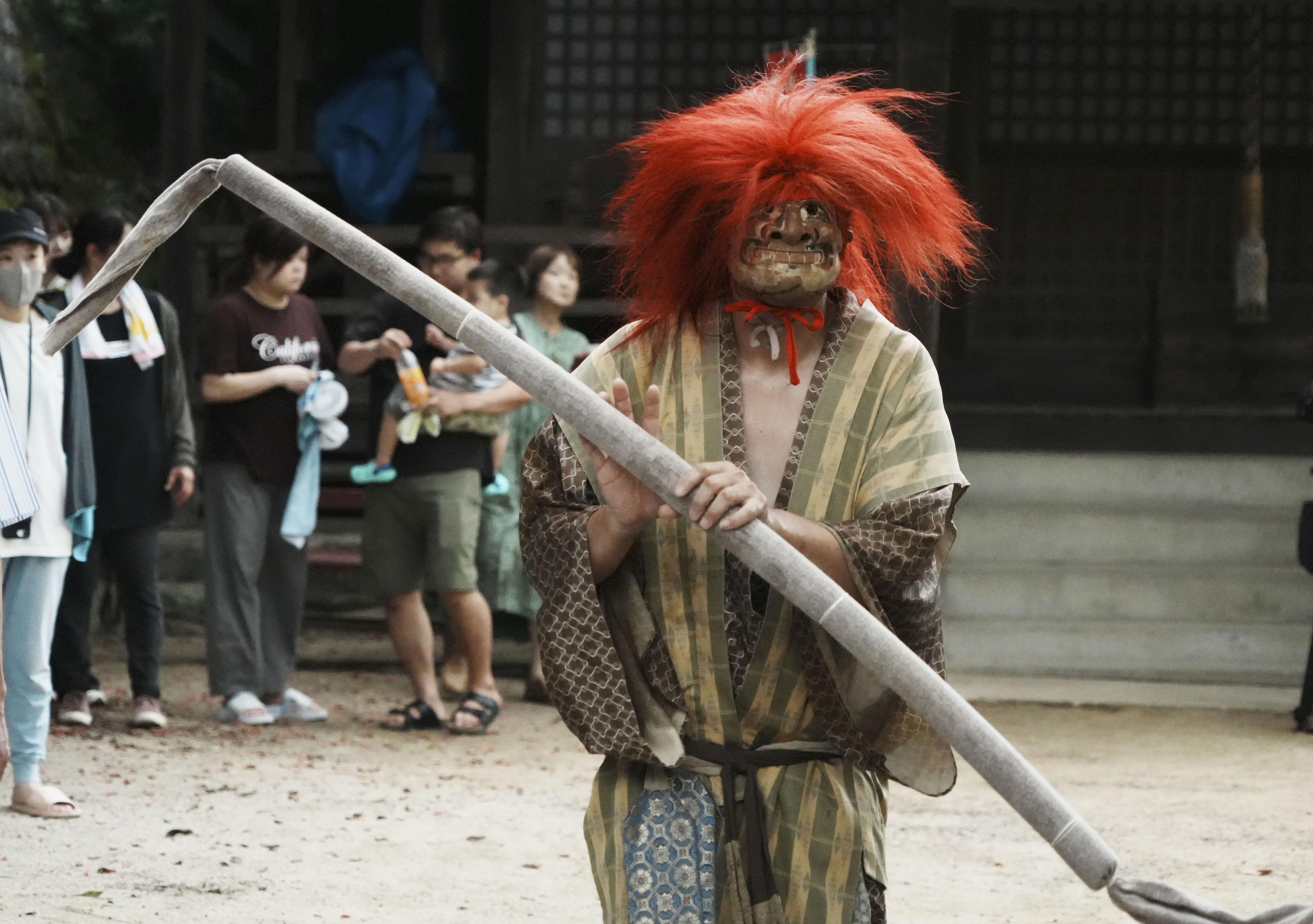 泣く子は育つ「鬼の舞」 和歌山九度山町、椎出厳島神社で奉納 - 産経