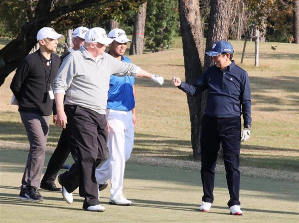 ゴルフで転倒、起き上がった安倍晋三首相にトランプ氏「どの体操選手