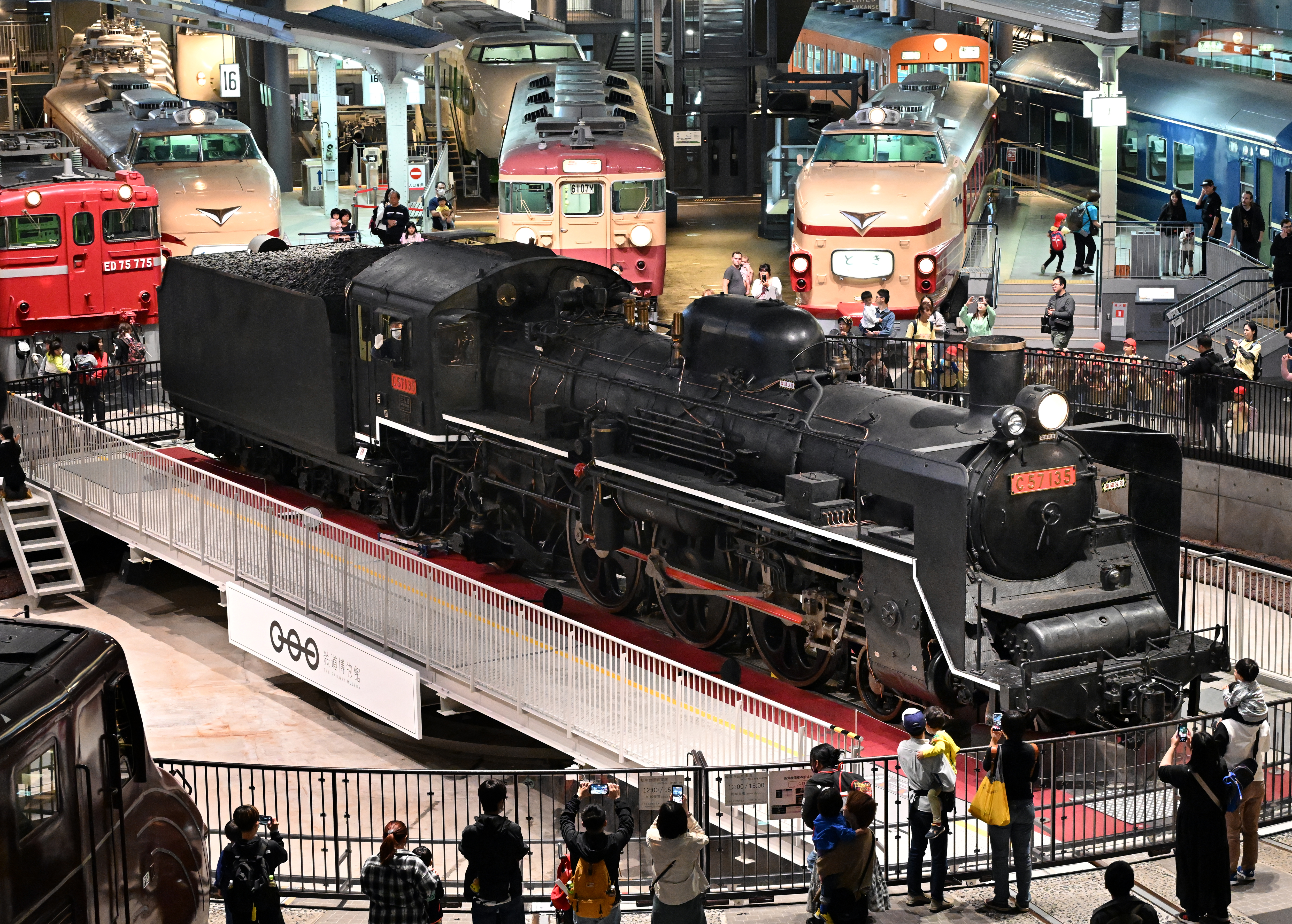動画】鉄道博物館に今も響く汽笛 国鉄最後の定期旅客列車「C57 135