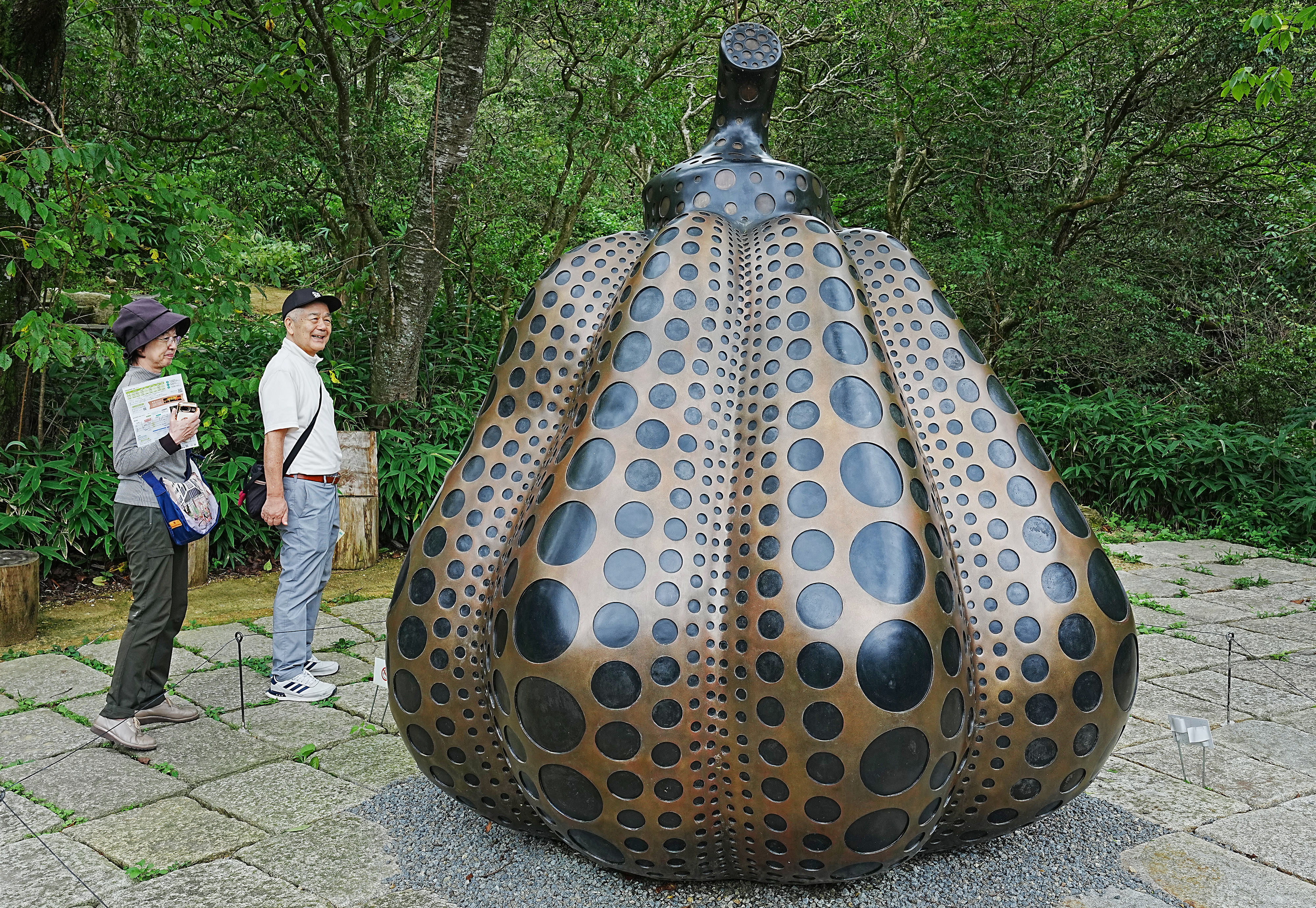 この作品は重厚感がある」ブロンズ南瓜が登場、神戸六甲ミーツ・アート