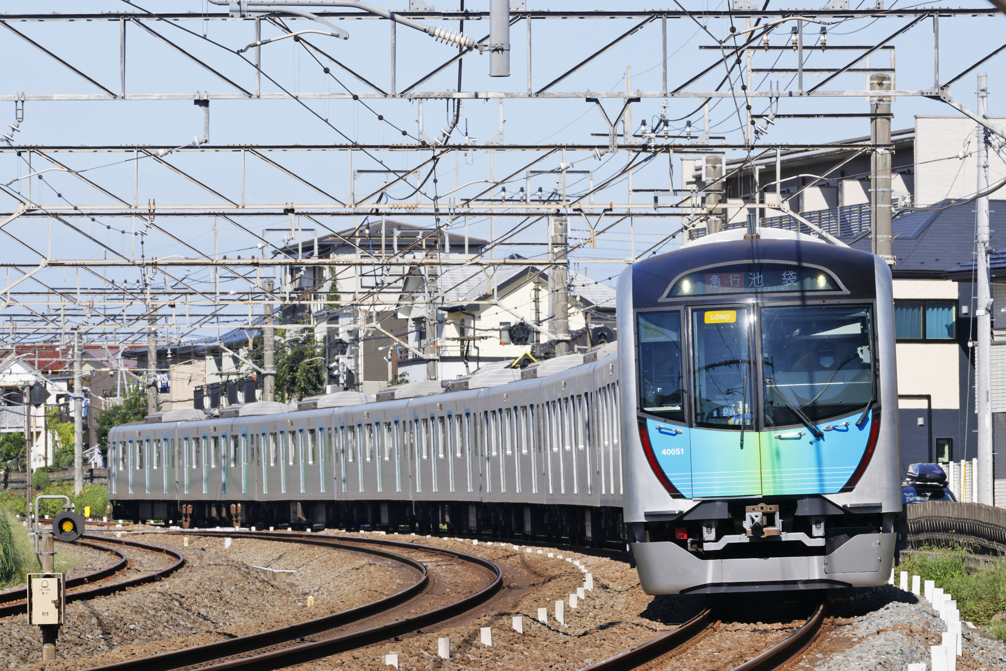 西武鉄道社紋　黄色の下に赤電塗装入り 西武鉄道社紋 黄色の下に赤電塗装入り - メルカリ