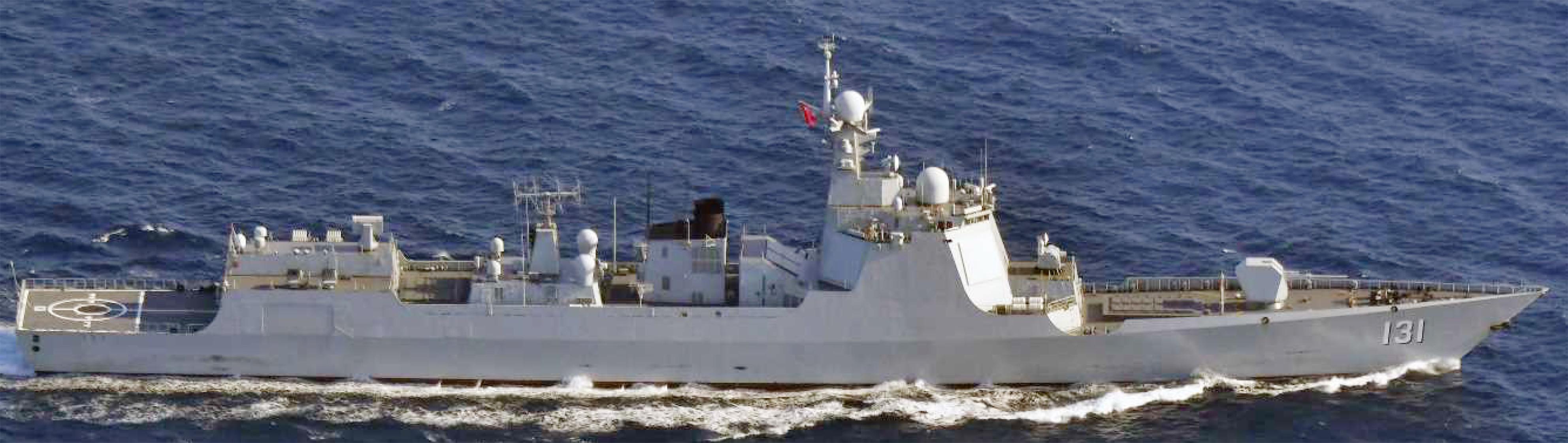 中国海軍のミサイル駆逐艦（防衛省提供）