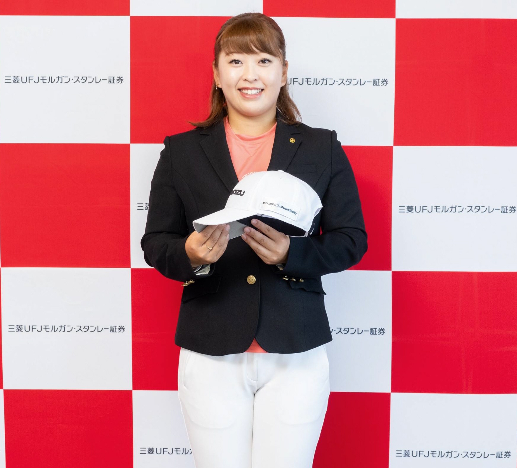 西郷真央、三菱ＵＦＪモルガン・スタンレー証券とスポンサー契約「上位で戦い、優勝もできるよう努力」 - zakⅡ