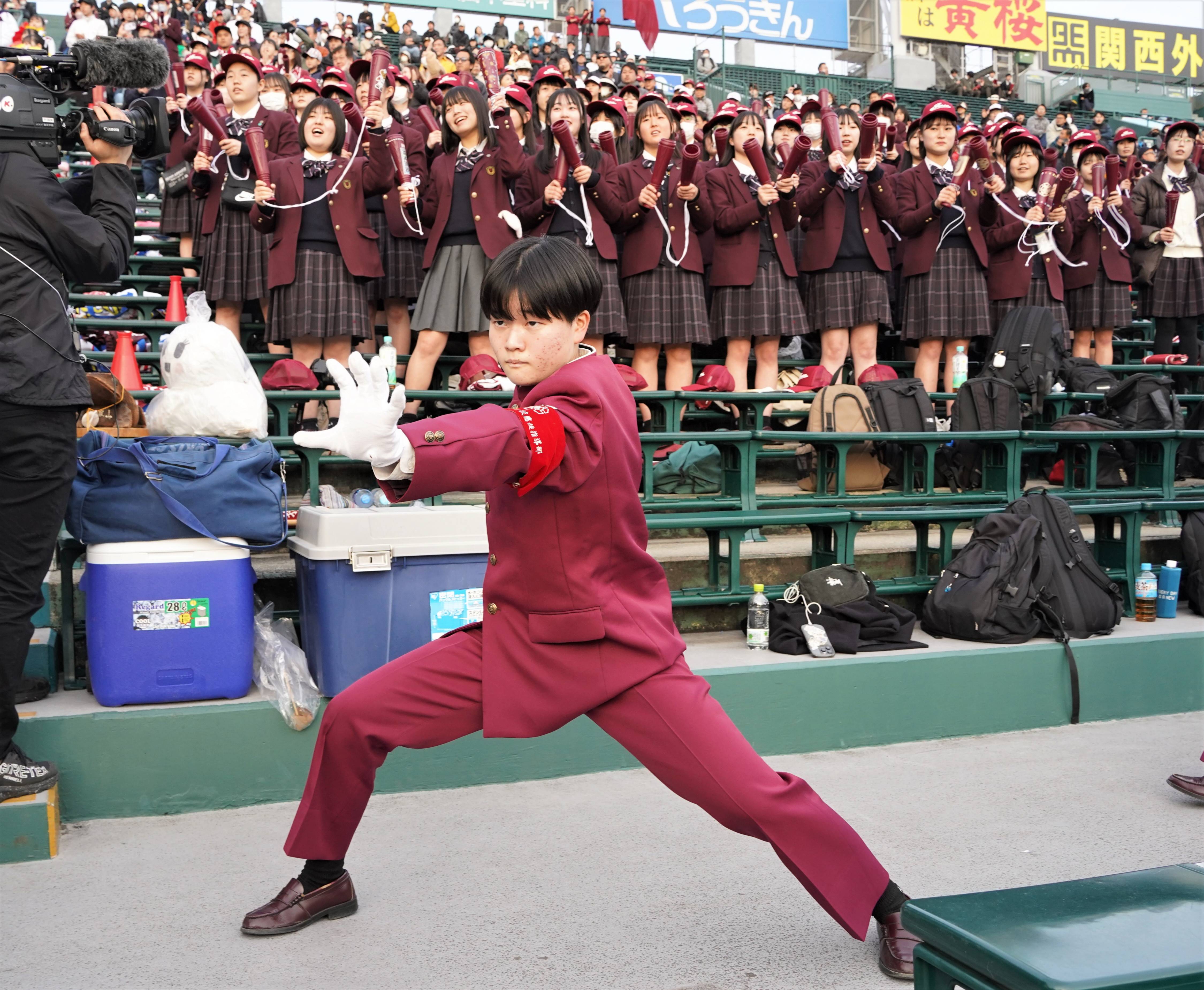 常総学院スタンドでは女性応援団長がエールも チームは反撃及ばず 選抜